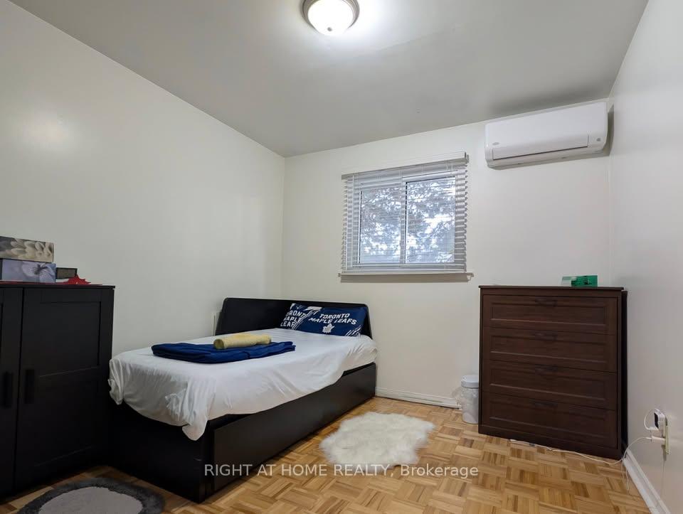 Photo 10 of 72 Niles Way, Markham, Aileen-Willowbrook — HOMEH