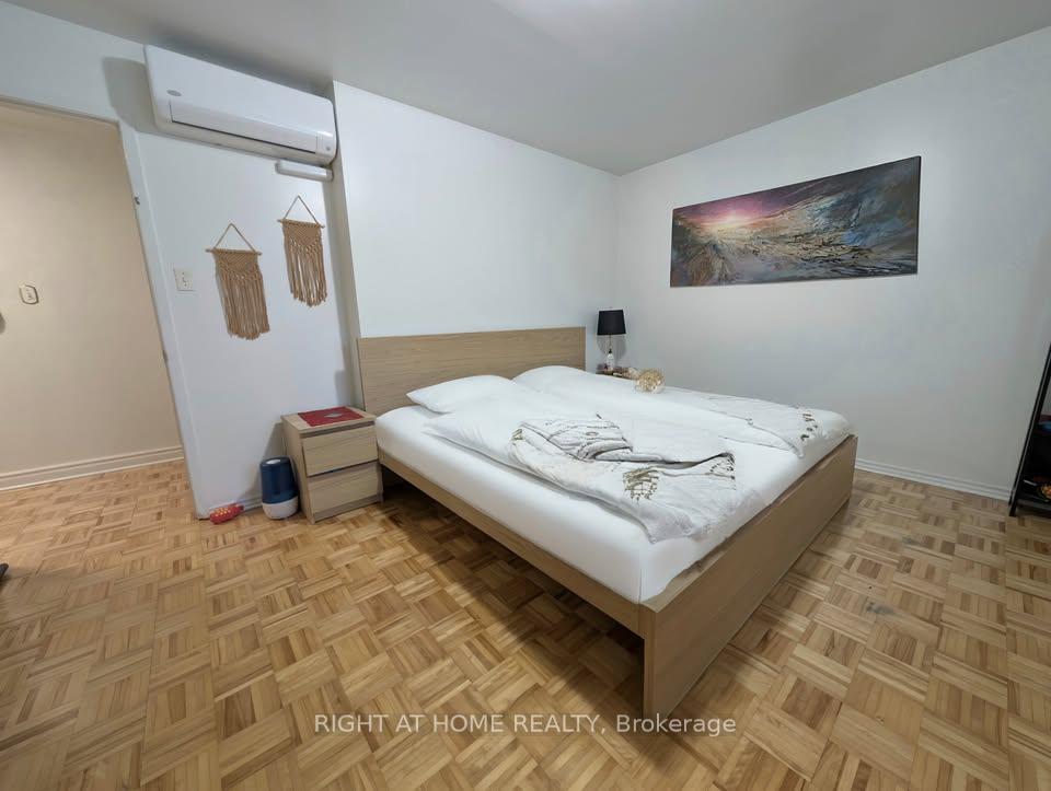 Photo 12 of 72 Niles Way, Markham, Aileen-Willowbrook — HOMEH