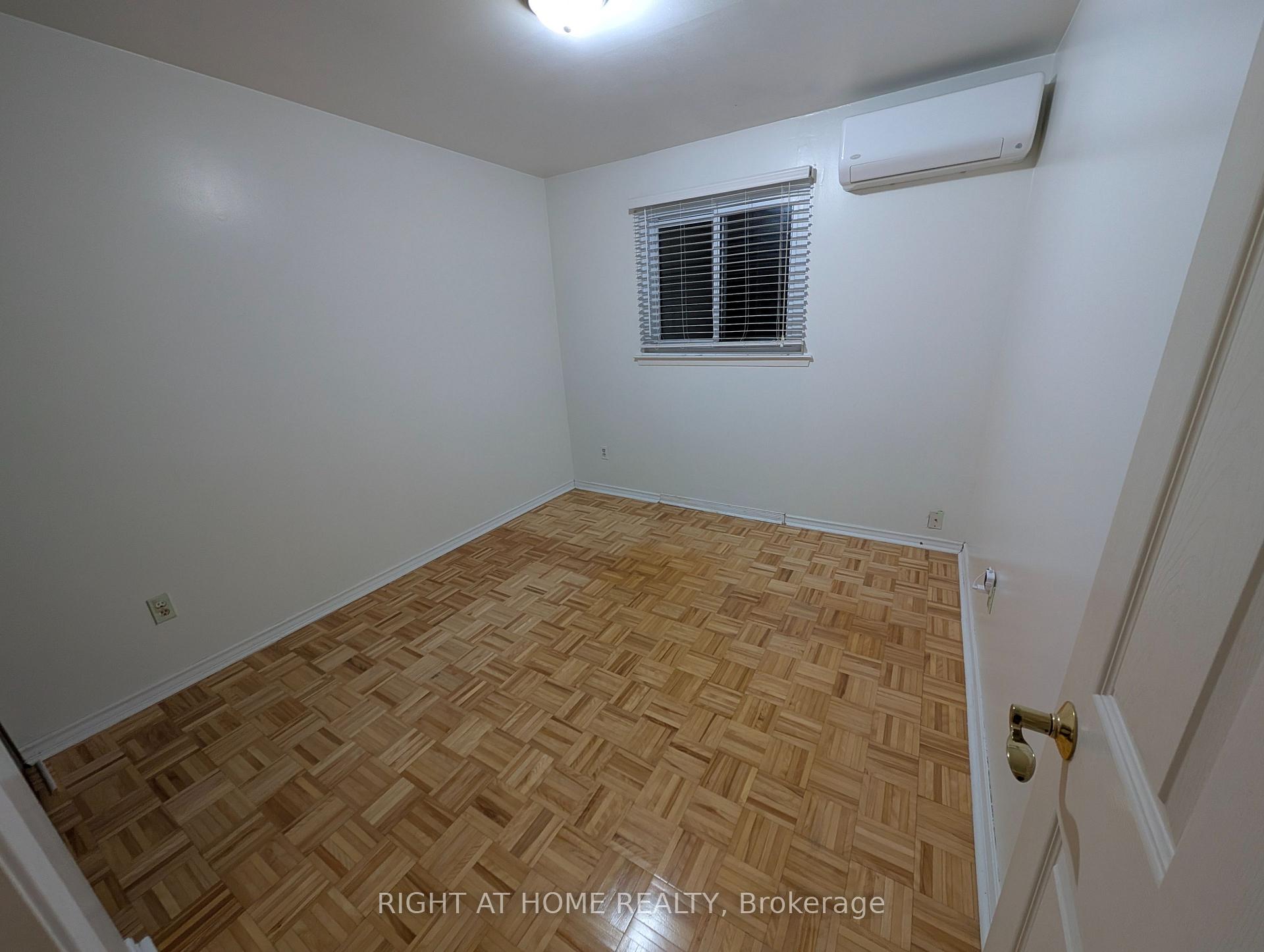 Photo 15 of 72 Niles Way, Markham, Aileen-Willowbrook — HOMEH
