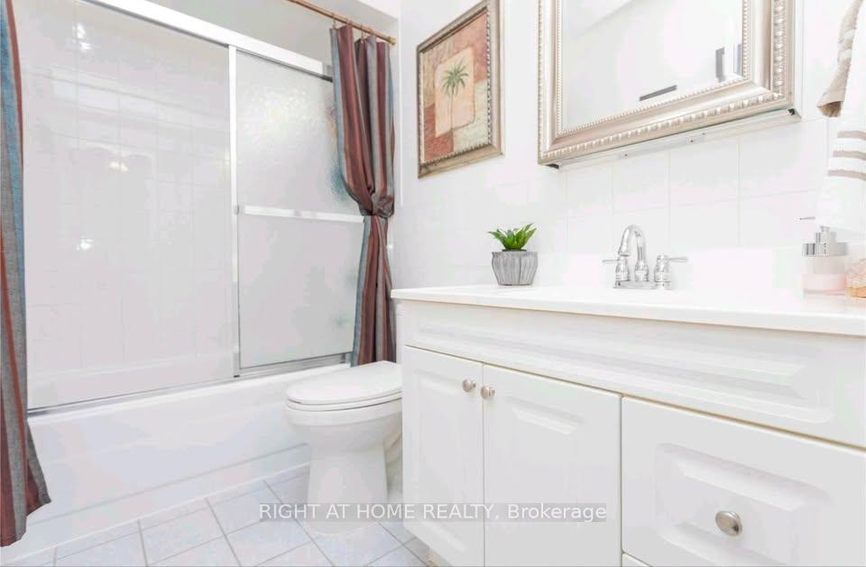 Photo 16 of 72 Niles Way, Markham, Aileen-Willowbrook — HOMEH