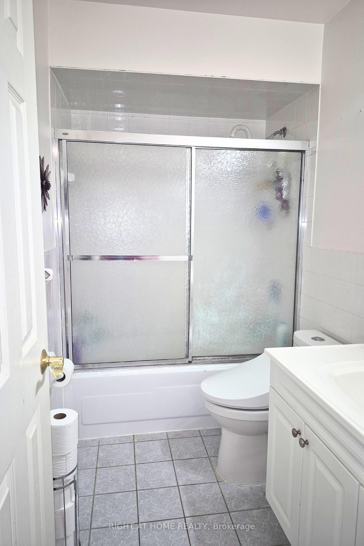 Photo 18 of 72 Niles Way, Markham, Aileen-Willowbrook — HOMEH