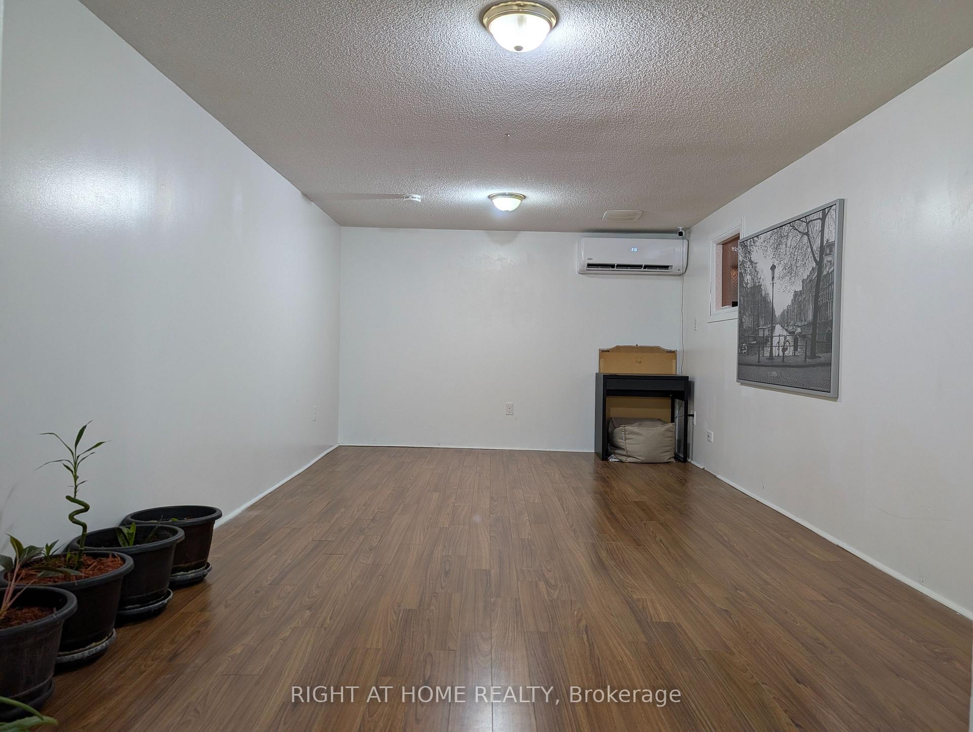 Photo 21 of 72 Niles Way, Markham, Aileen-Willowbrook — HOMEH