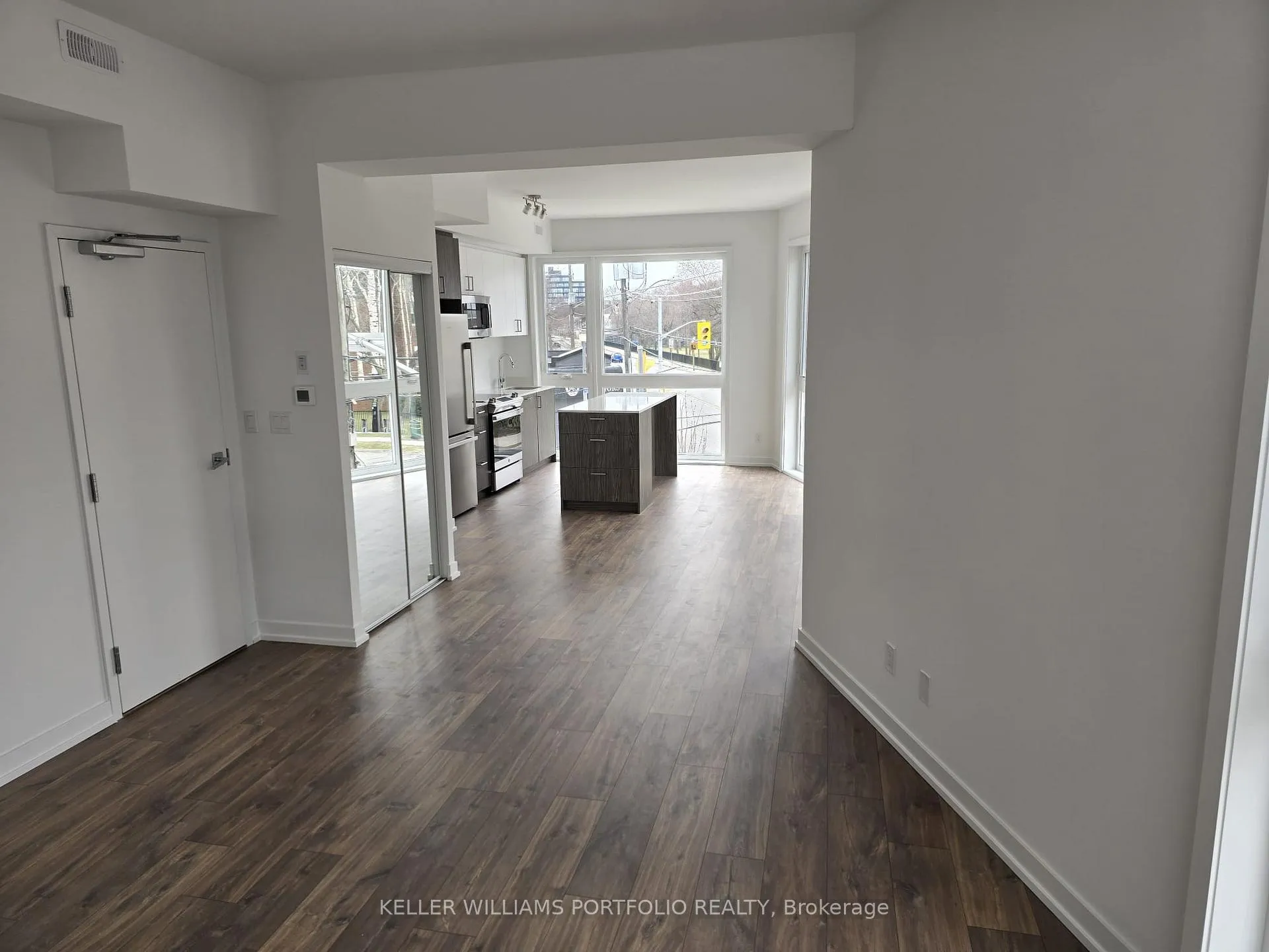 Photo 5 of Unit 9, 35 Birchcliff Avenue, Scarborough, Birchcliffe-Cliffside — HOMEH
