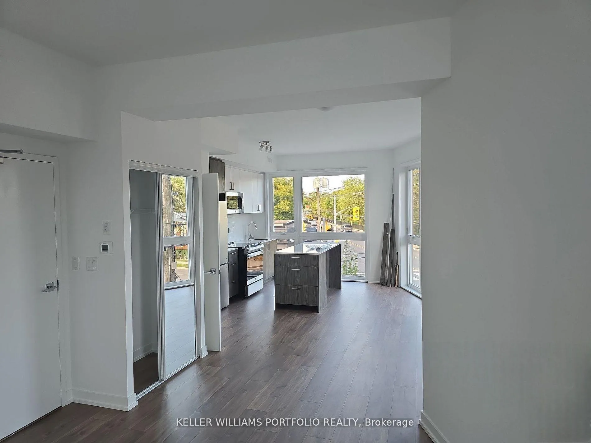 Photo 6 of Unit 9, 35 Birchcliff Avenue, Scarborough, Birchcliffe-Cliffside — HOMEH