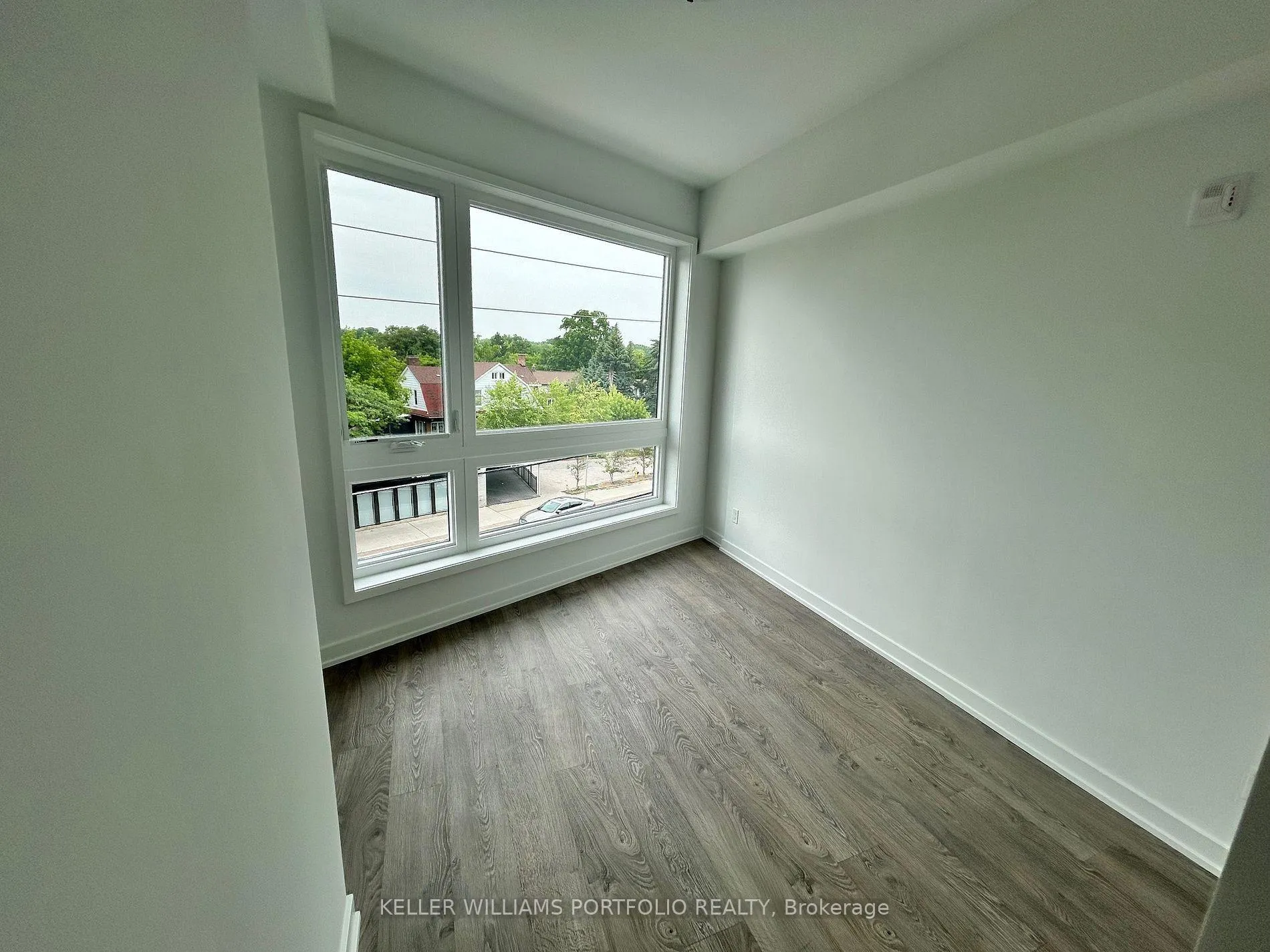 Photo 23 of Unit 9, 35 Birchcliff Avenue, Scarborough, Birchcliffe-Cliffside — HOMEH