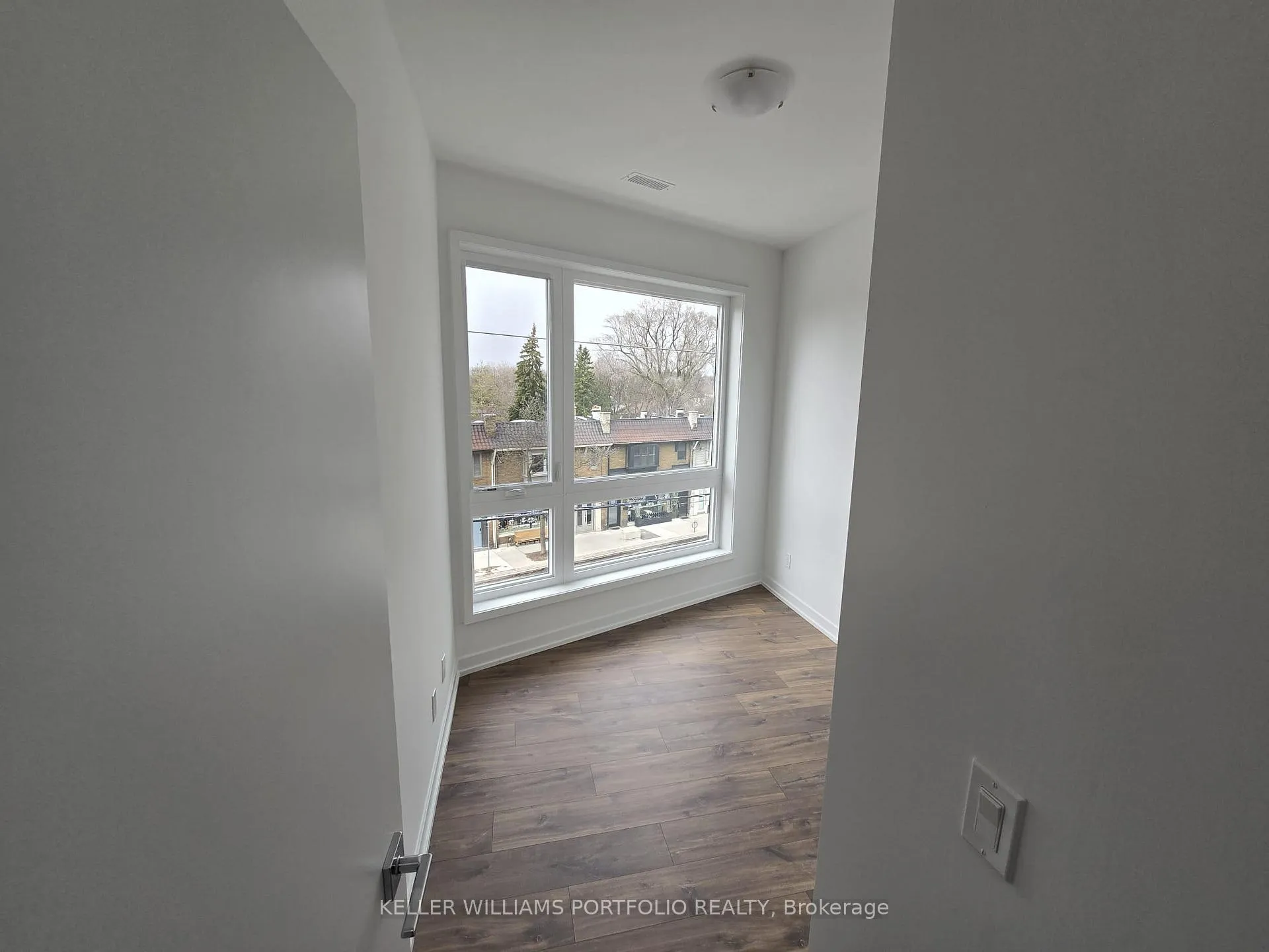 Photo 24 of Unit 9, 35 Birchcliff Avenue, Scarborough, Birchcliffe-Cliffside — HOMEH