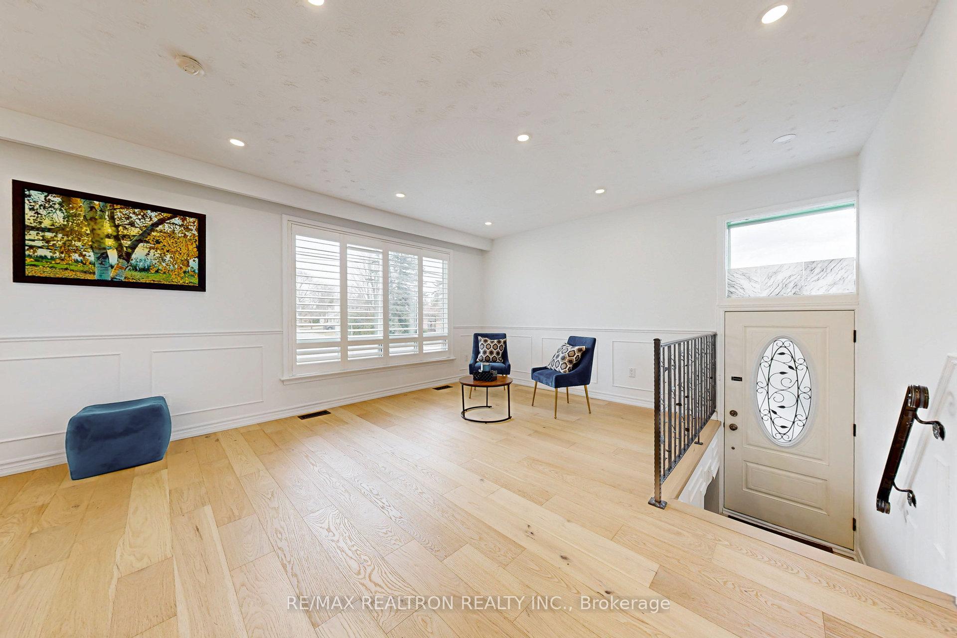 Photo 4 of 103 Aurora Heights Drive, Aurora, Aurora Heights — HOMEH