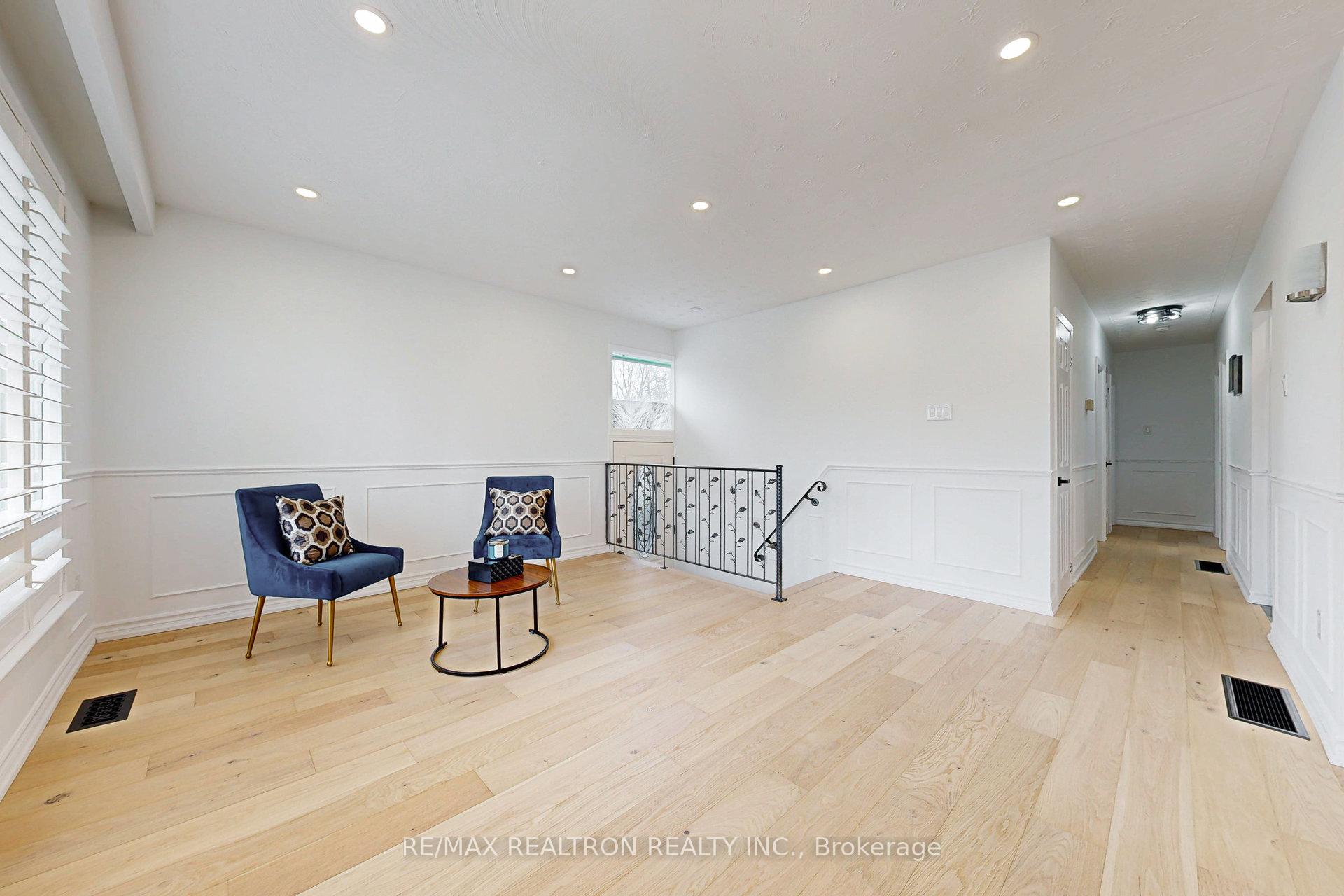 Photo 3 of 103 Aurora Heights Drive, Aurora, Aurora Heights — HOMEH