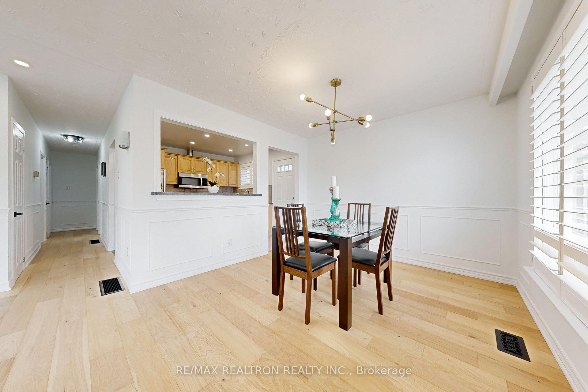 Photo 8 of 103 Aurora Heights Drive, Aurora, Aurora Heights — HOMEH