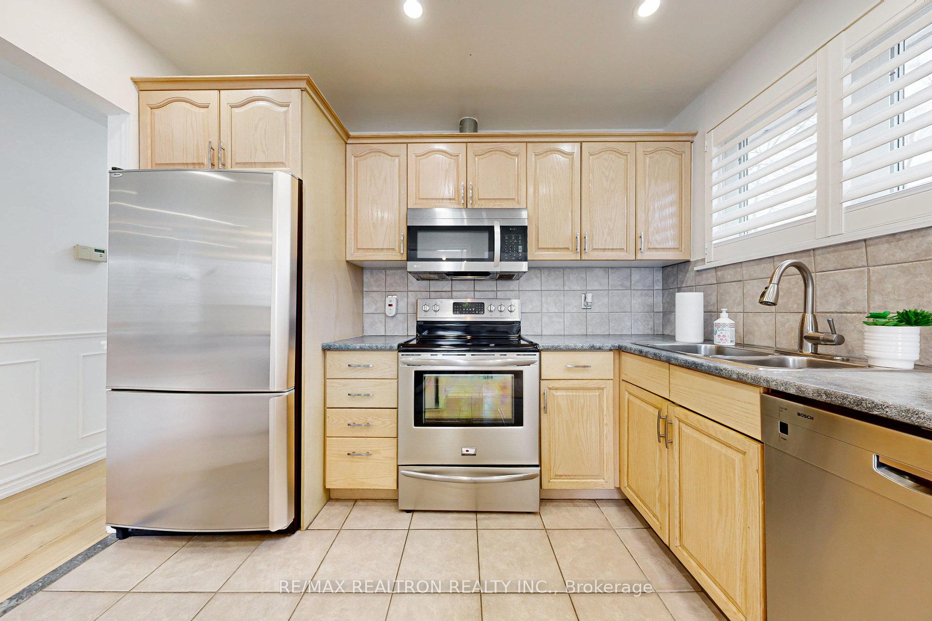 Photo 12 of 103 Aurora Heights Drive, Aurora, Aurora Heights — HOMEH