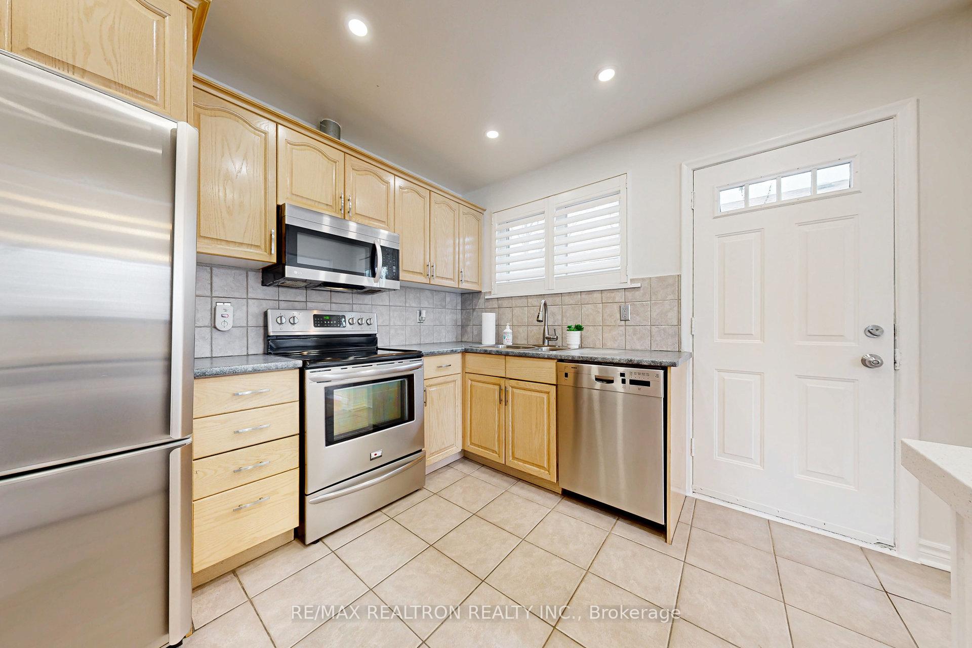 Photo 11 of 103 Aurora Heights Drive, Aurora, Aurora Heights — HOMEH