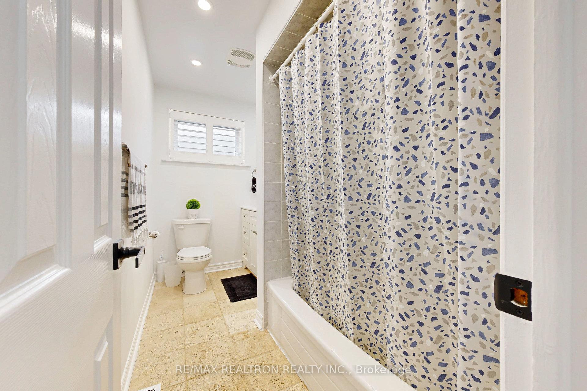 Photo 16 of 103 Aurora Heights Drive, Aurora, Aurora Heights — HOMEH