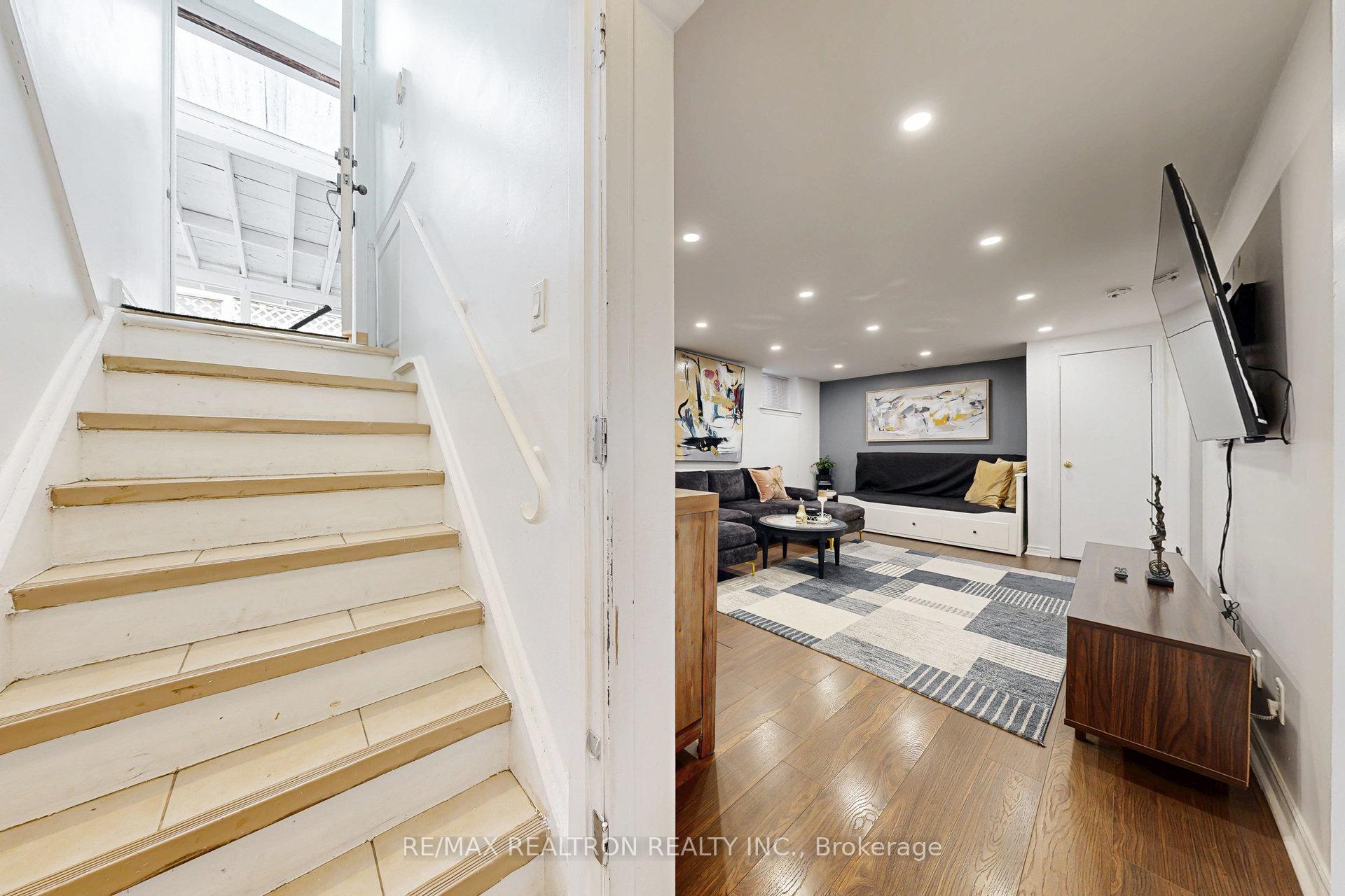 Photo 24 of 103 Aurora Heights Drive, Aurora, Aurora Heights — HOMEH