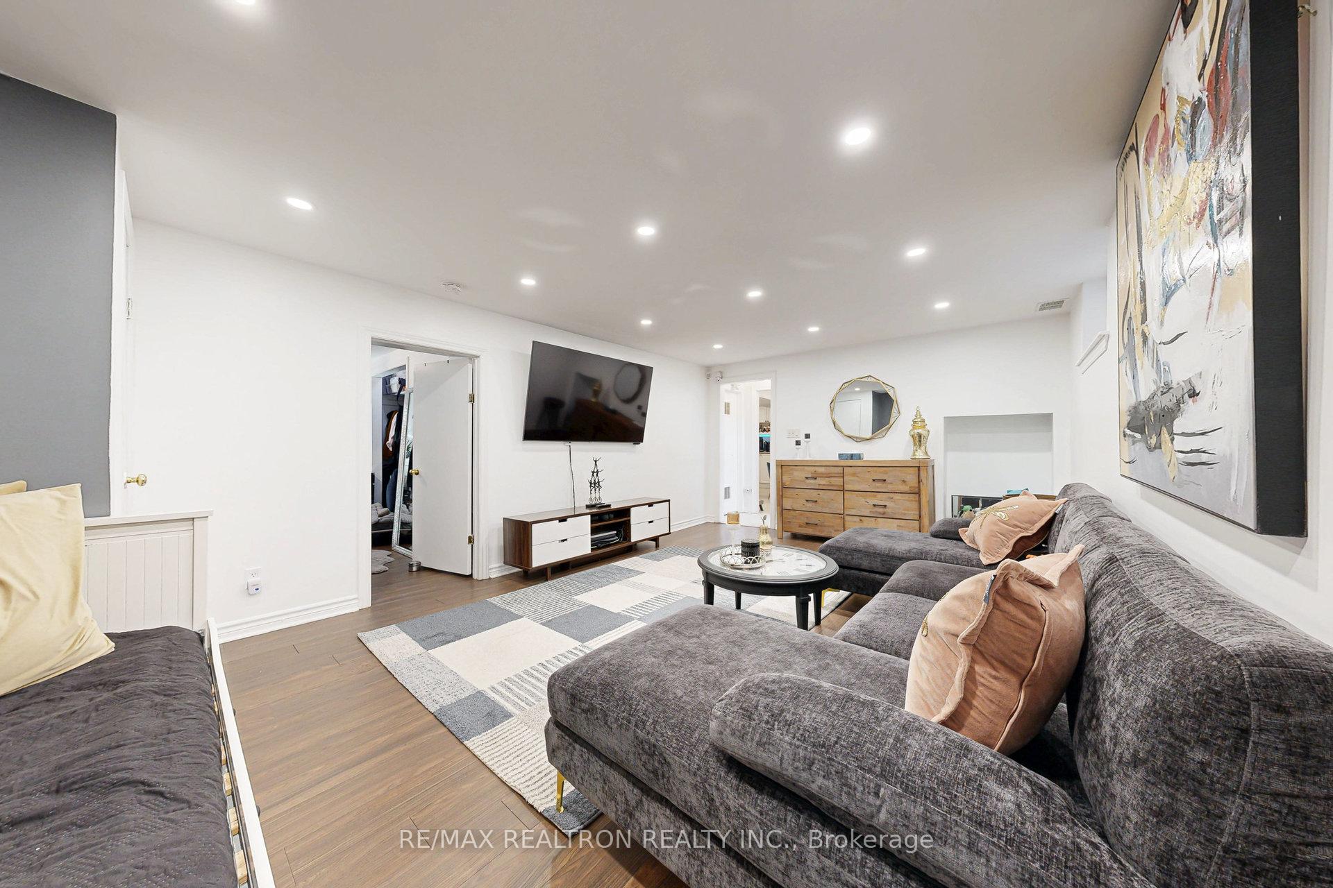 Photo 26 of 103 Aurora Heights Drive, Aurora, Aurora Heights — HOMEH