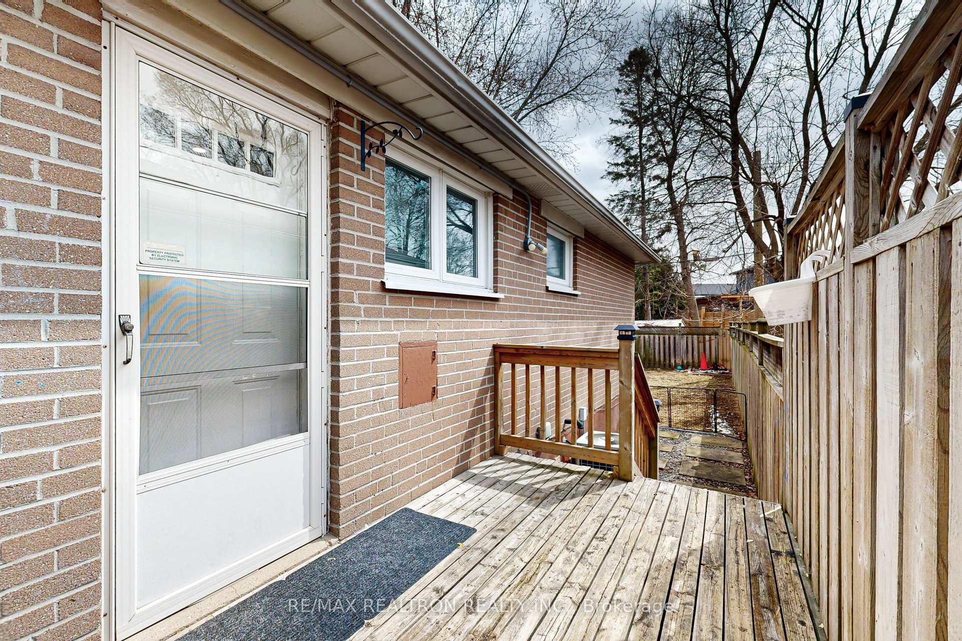 Photo 36 of 103 Aurora Heights Drive, Aurora, Aurora Heights — HOMEH
