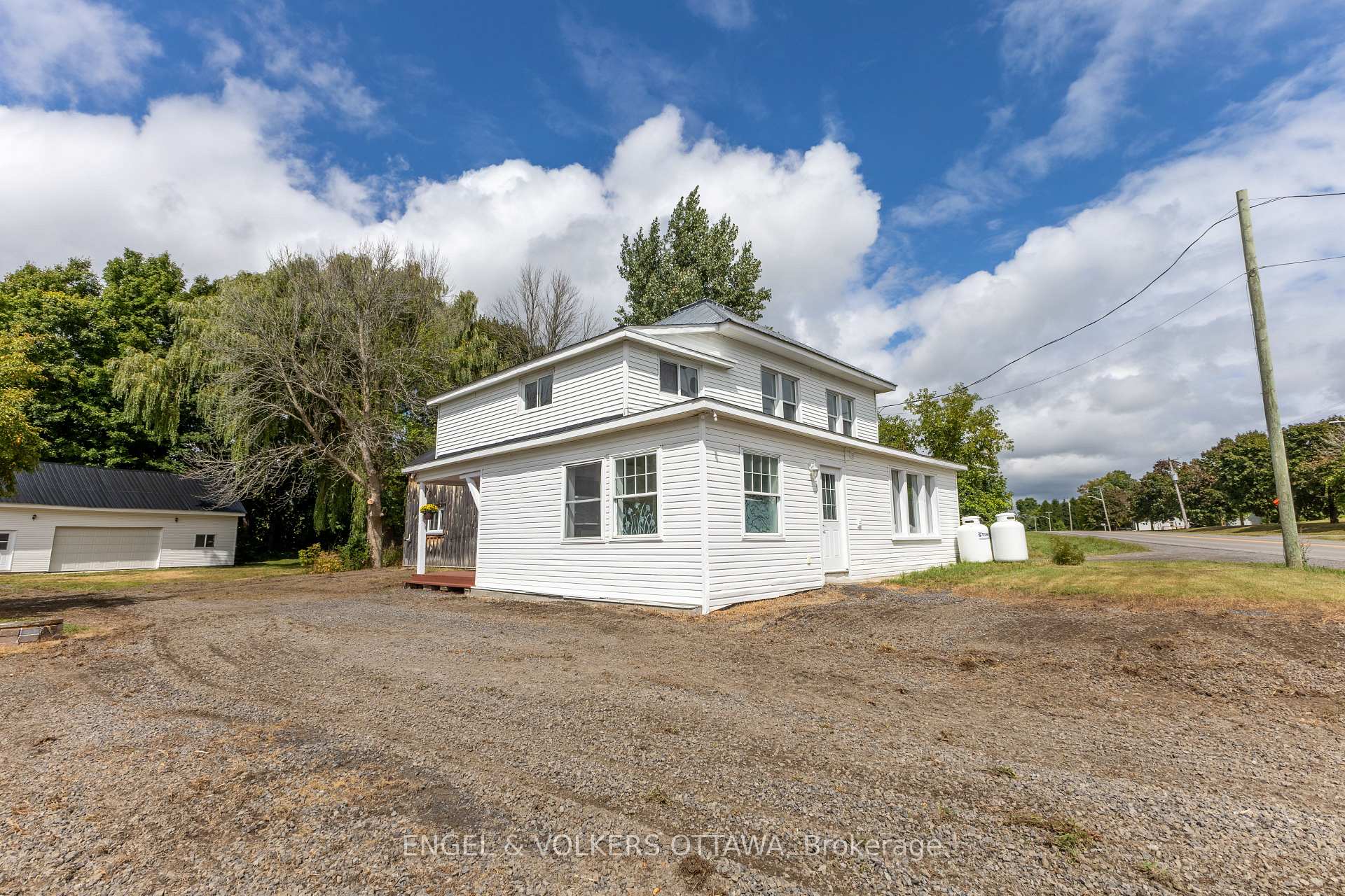 Photo 1 of 3012 County 21 Road, Edwardsburgh/Cardinal, Edwardsburgh/Cardinal Twp — HOMEH