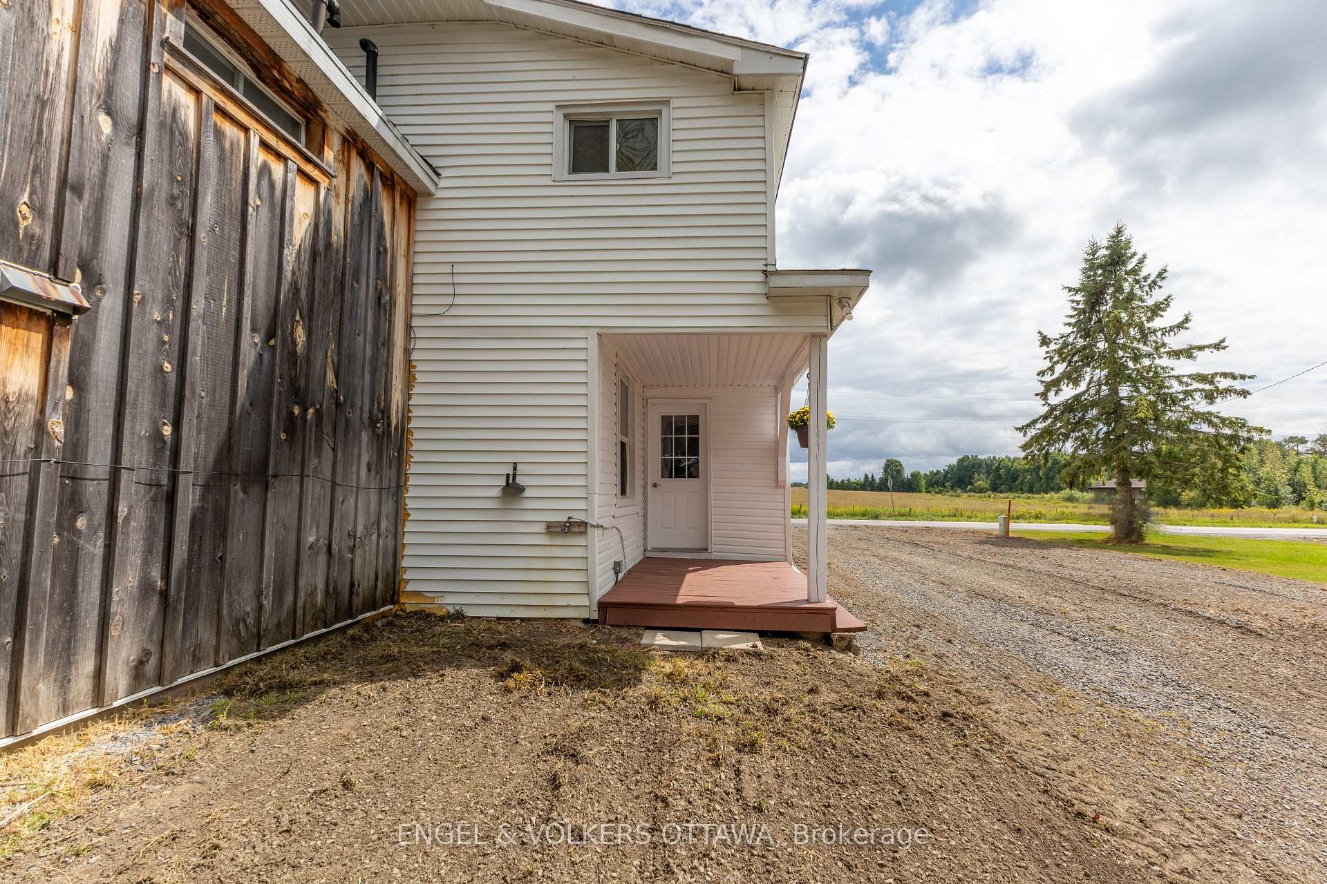 Photo 2 of 3012 County 21 Road, Edwardsburgh/Cardinal, Edwardsburgh/Cardinal Twp — HOMEH