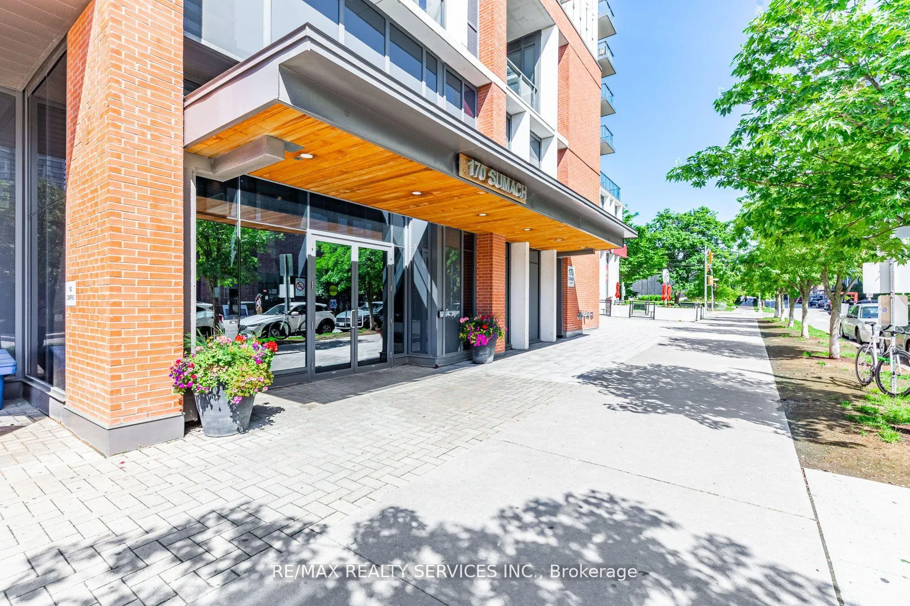 Front of Unit 1207, 170 Sumach Street