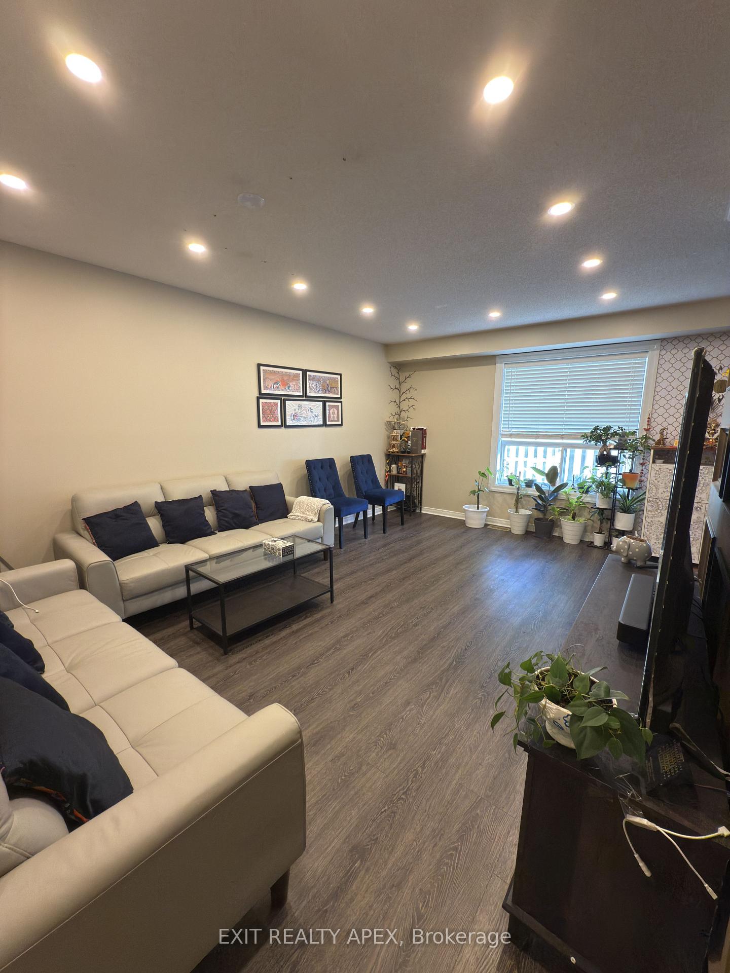 Photo 4 of Unit 9, 76 Frances Avenue, Hamilton, Lakeshore — HOMEH