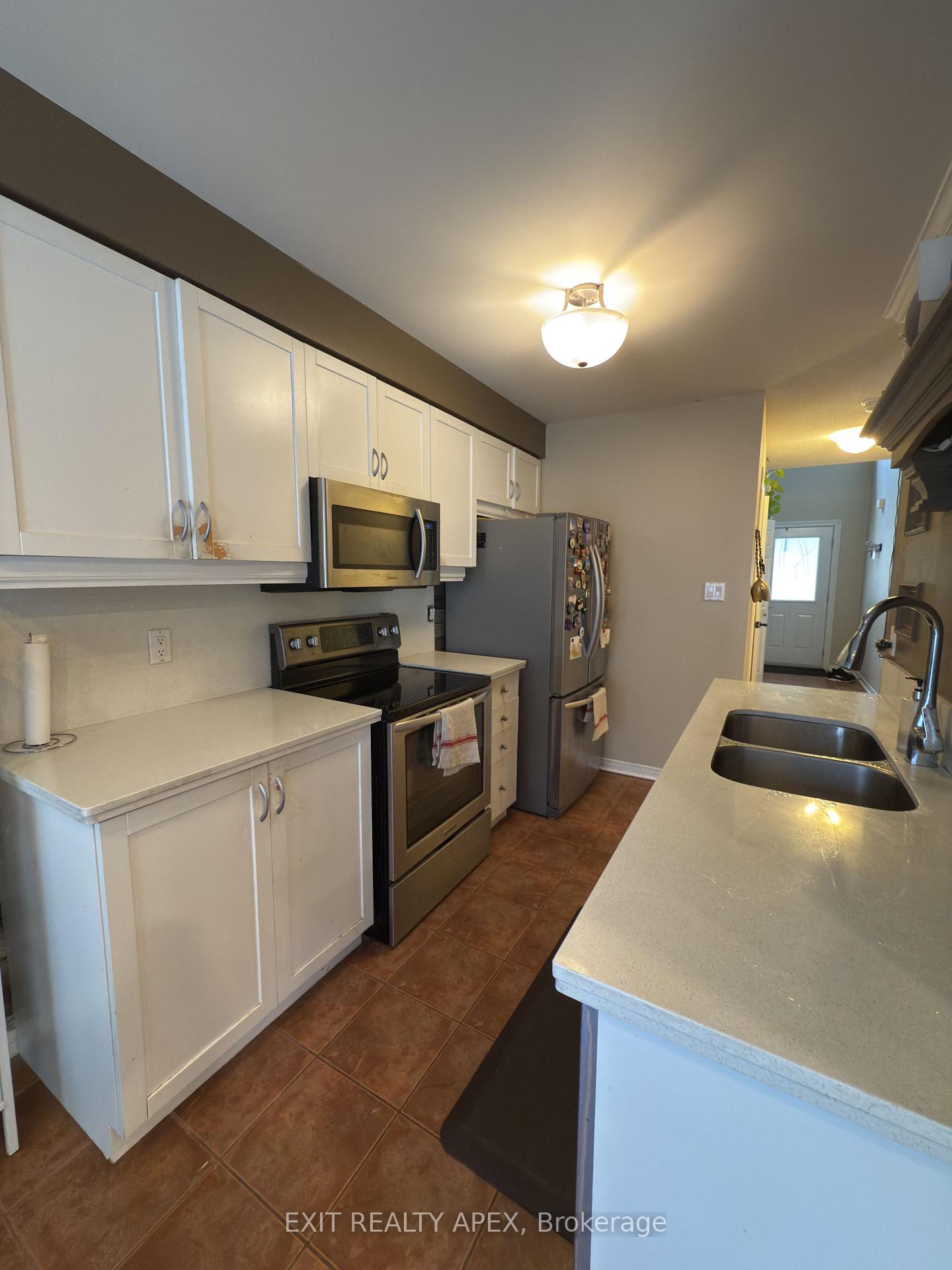 Photo 8 of Unit 9, 76 Frances Avenue, Hamilton, Lakeshore — HOMEH