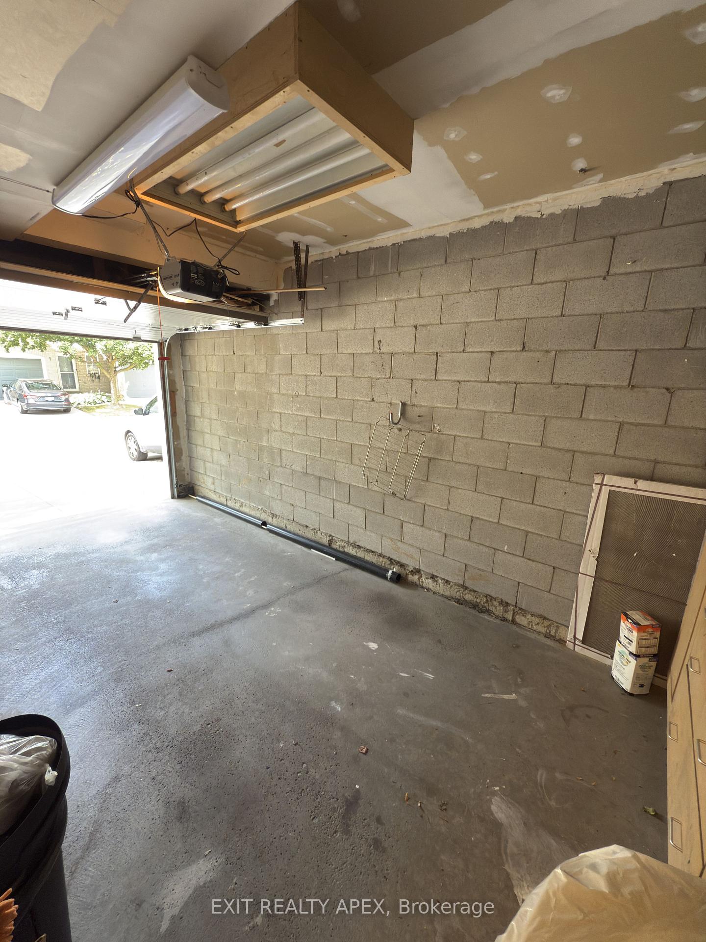 Photo 13 of Unit 9, 76 Frances Avenue, Hamilton, Lakeshore — HOMEH