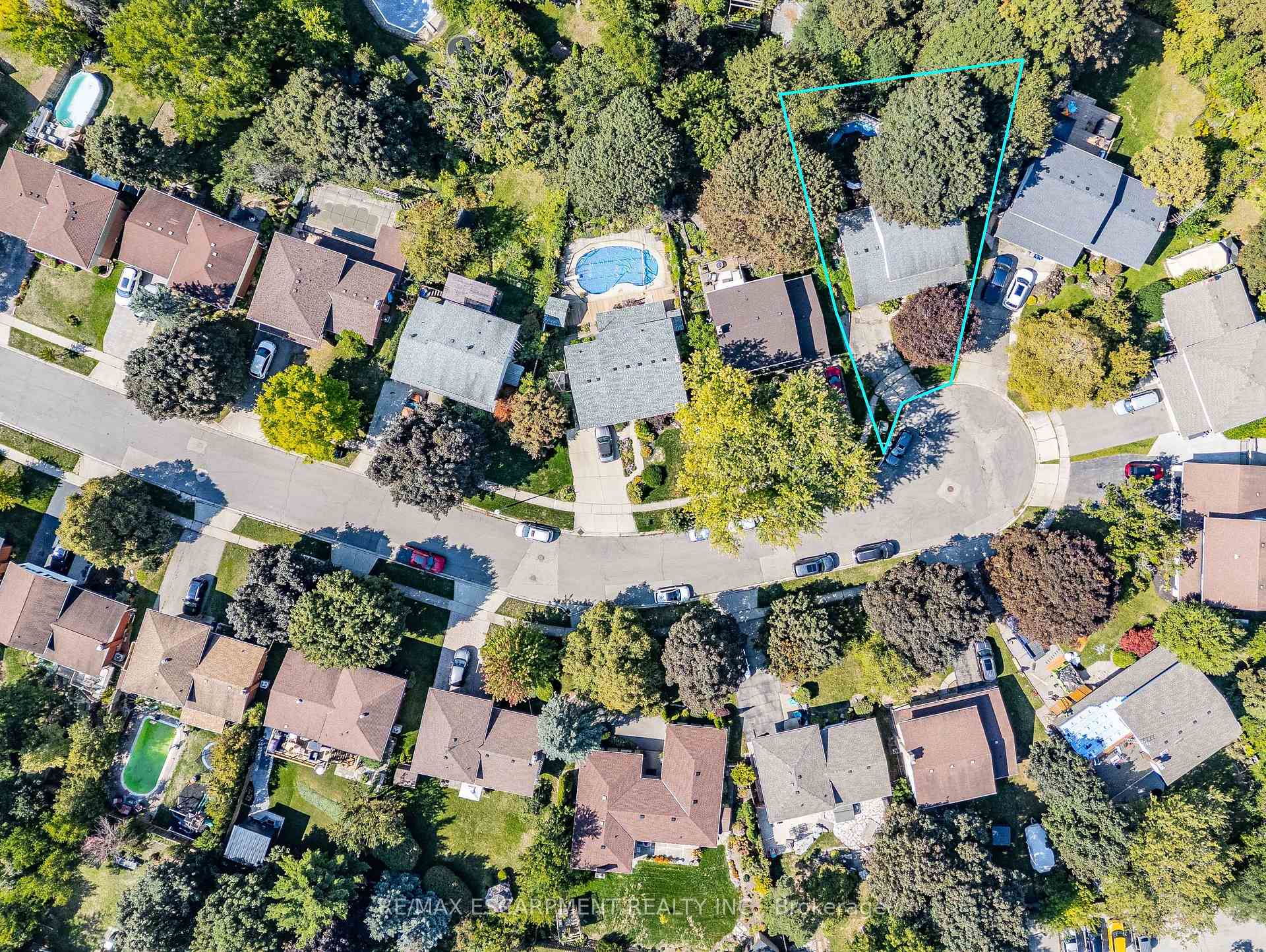 Photo 3 of 20 Crestwood Drive, Cambridge — HOMEH