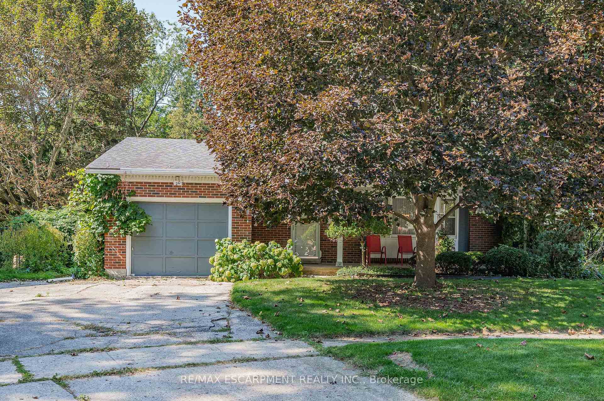 Photo 2 of 20 Crestwood Drive, Cambridge — HOMEH