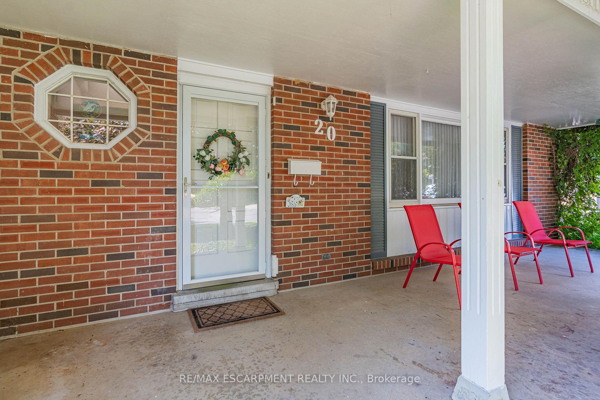 Photo 11 of 20 Crestwood Drive, Cambridge — HOMEH