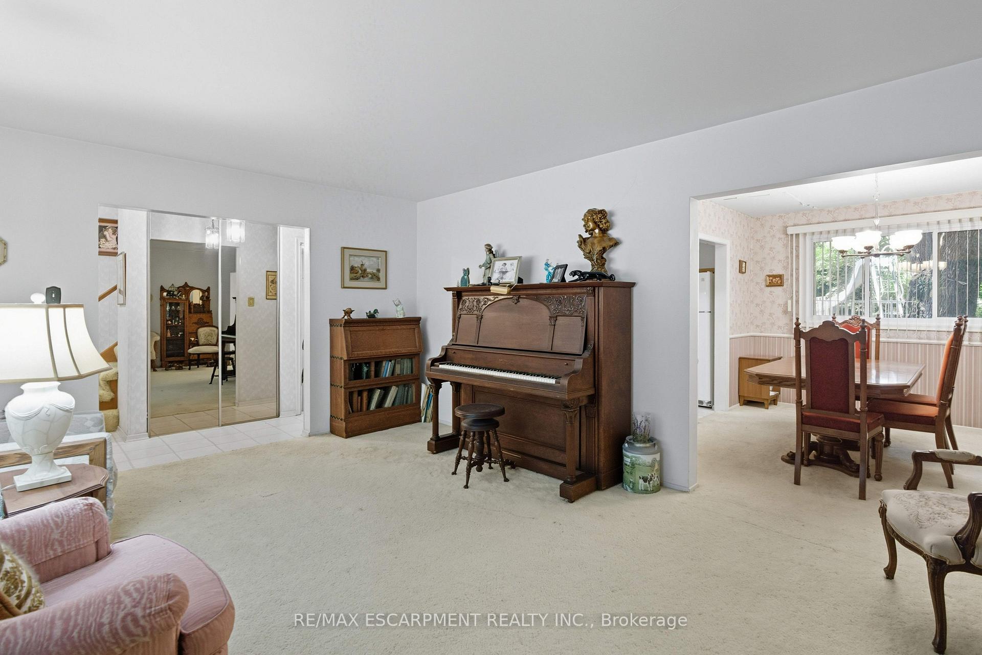 Photo 7 of 20 Crestwood Drive, Cambridge — HOMEH