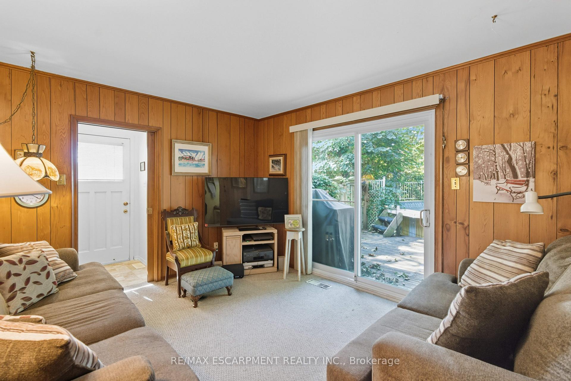 Photo 10 of 20 Crestwood Drive, Cambridge — HOMEH