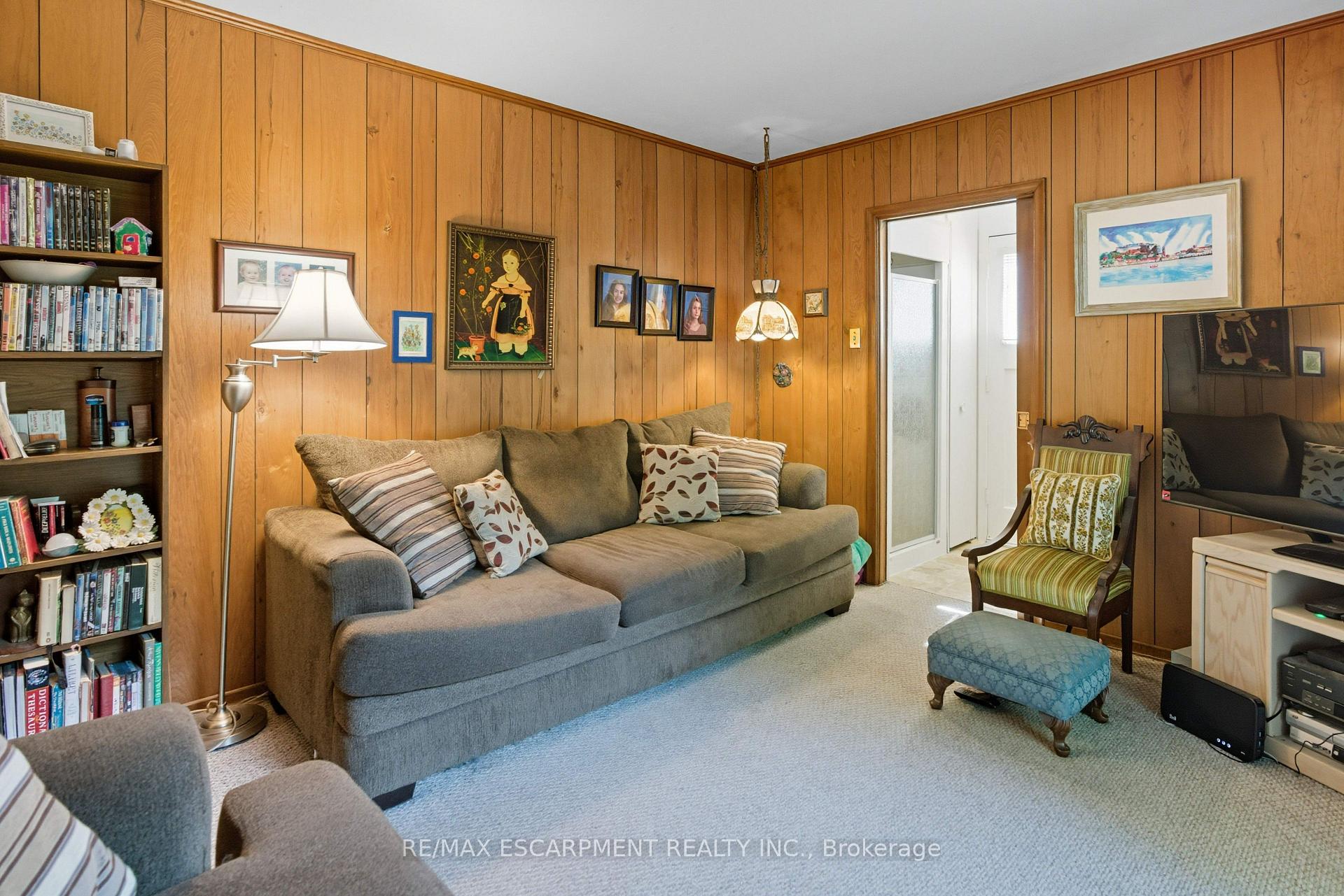 Photo 12 of 20 Crestwood Drive, Cambridge — HOMEH