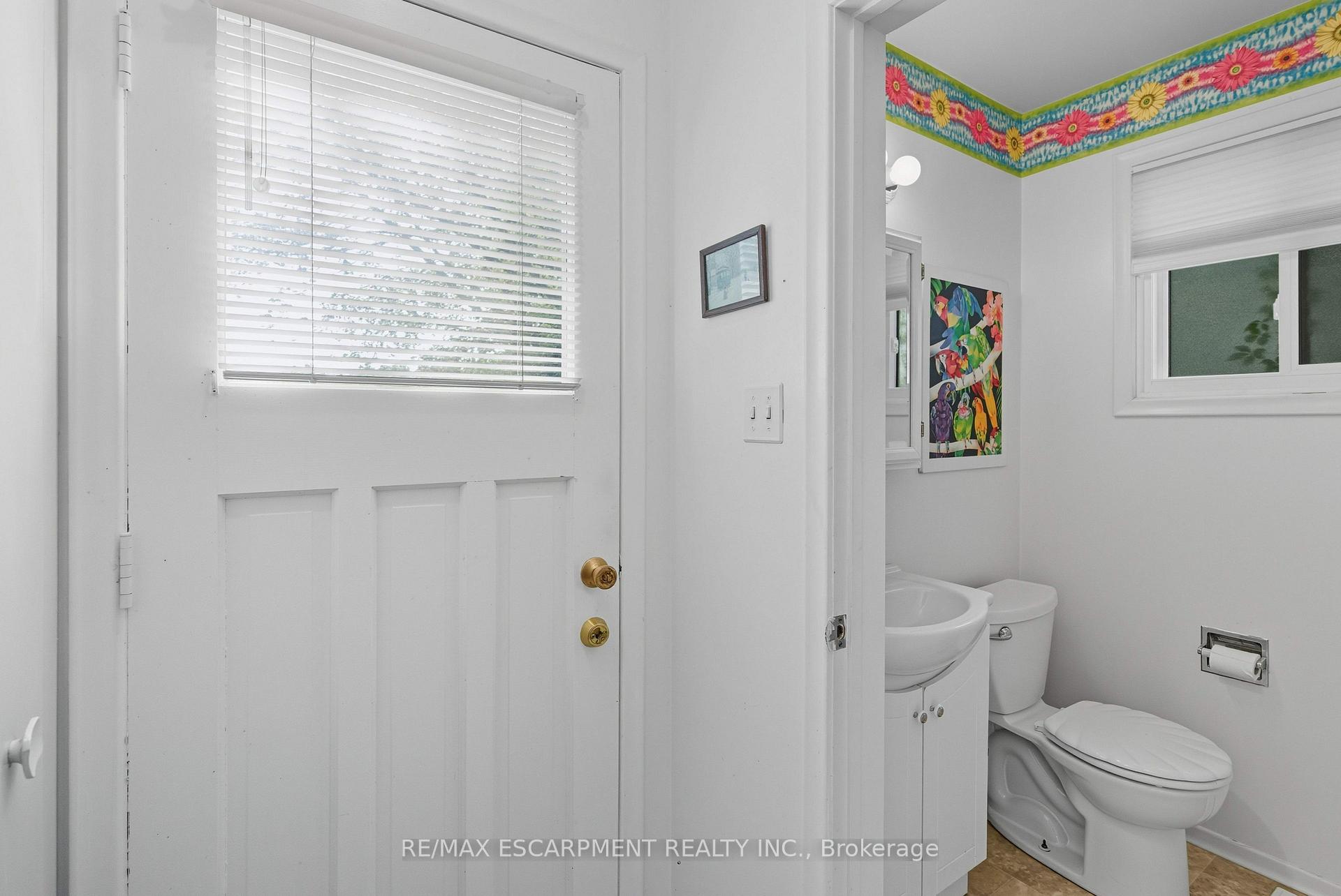 Photo 14 of 20 Crestwood Drive, Cambridge — HOMEH