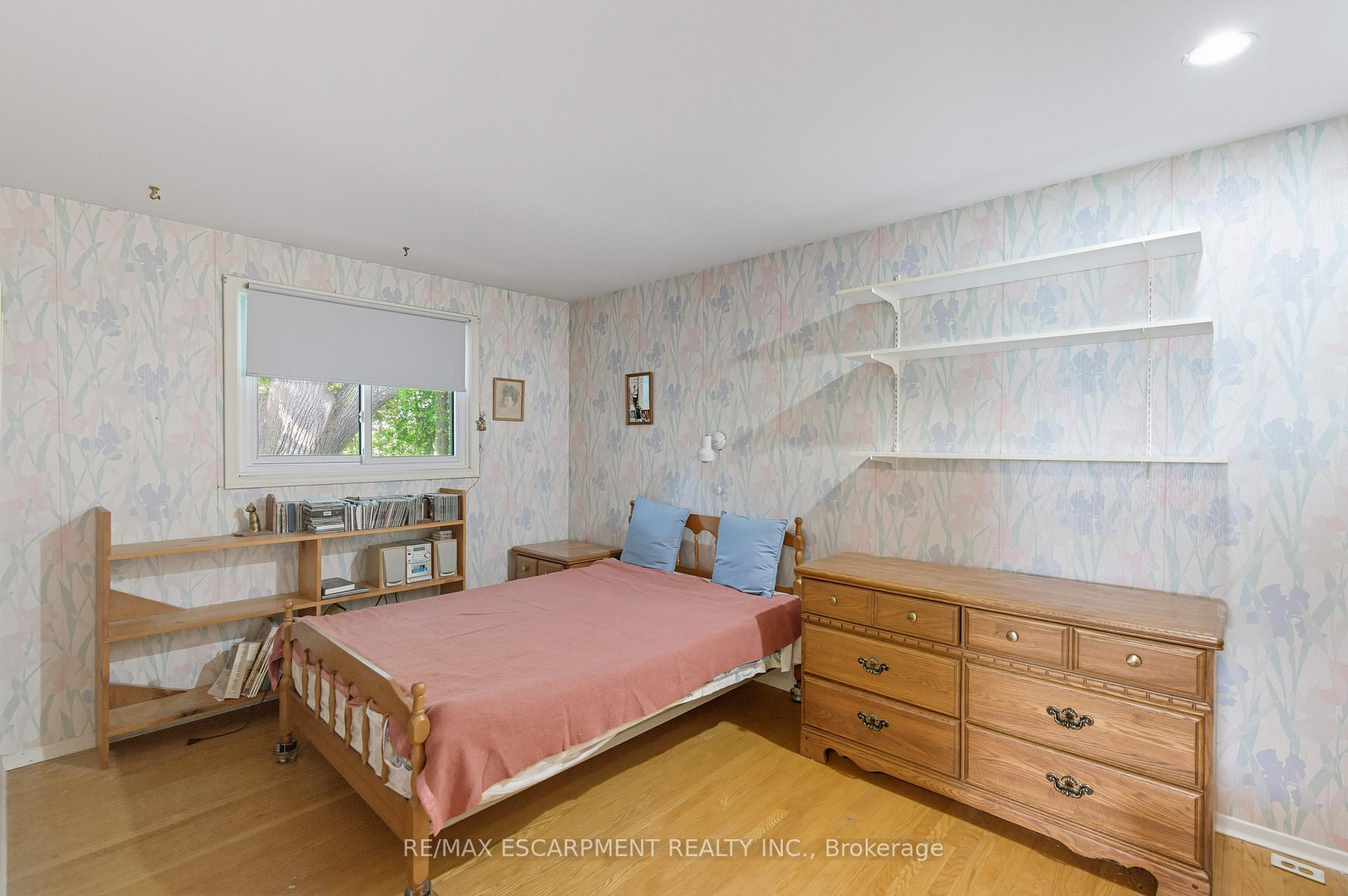 Photo 20 of 20 Crestwood Drive, Cambridge — HOMEH