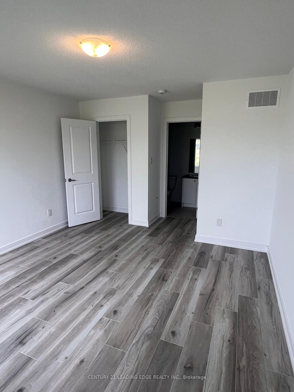 Photo 5 of 41 Appletree Lane, Barrie, Innis-Shore — HOMEH