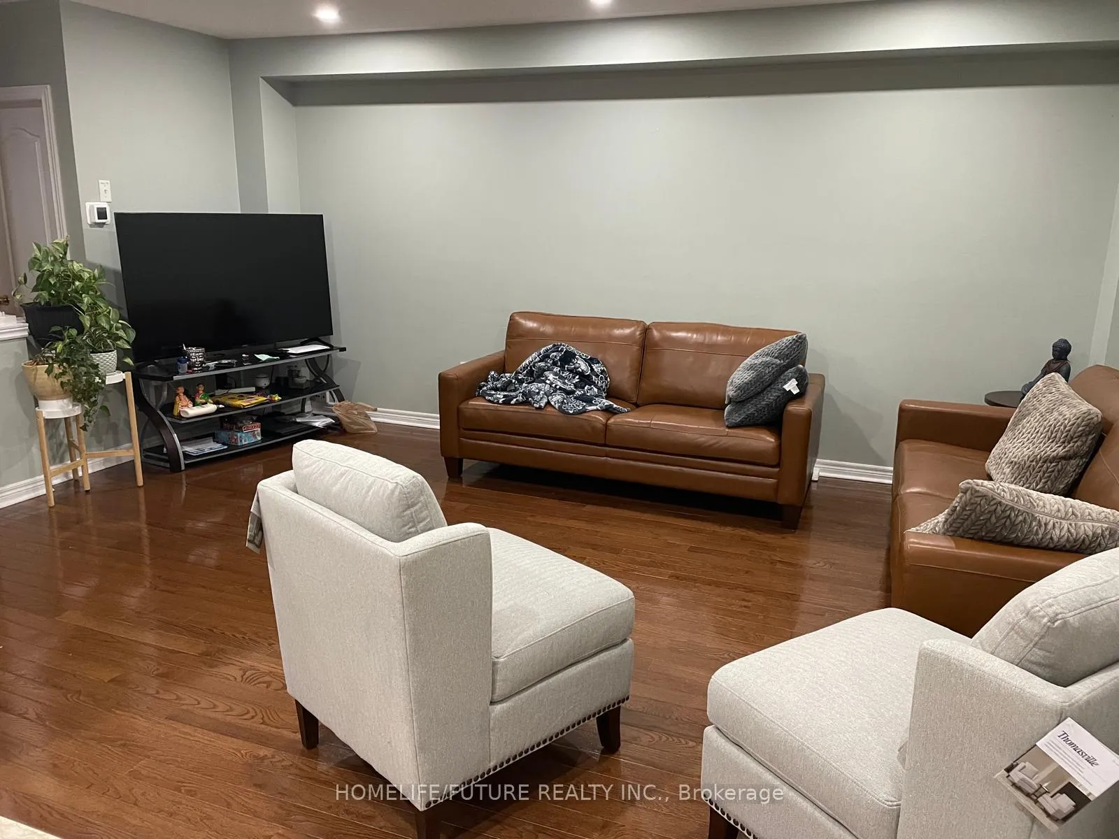 Photo 2 of 28 Puttingedge Drive, Whitby, Rolling Acres — HOMEH