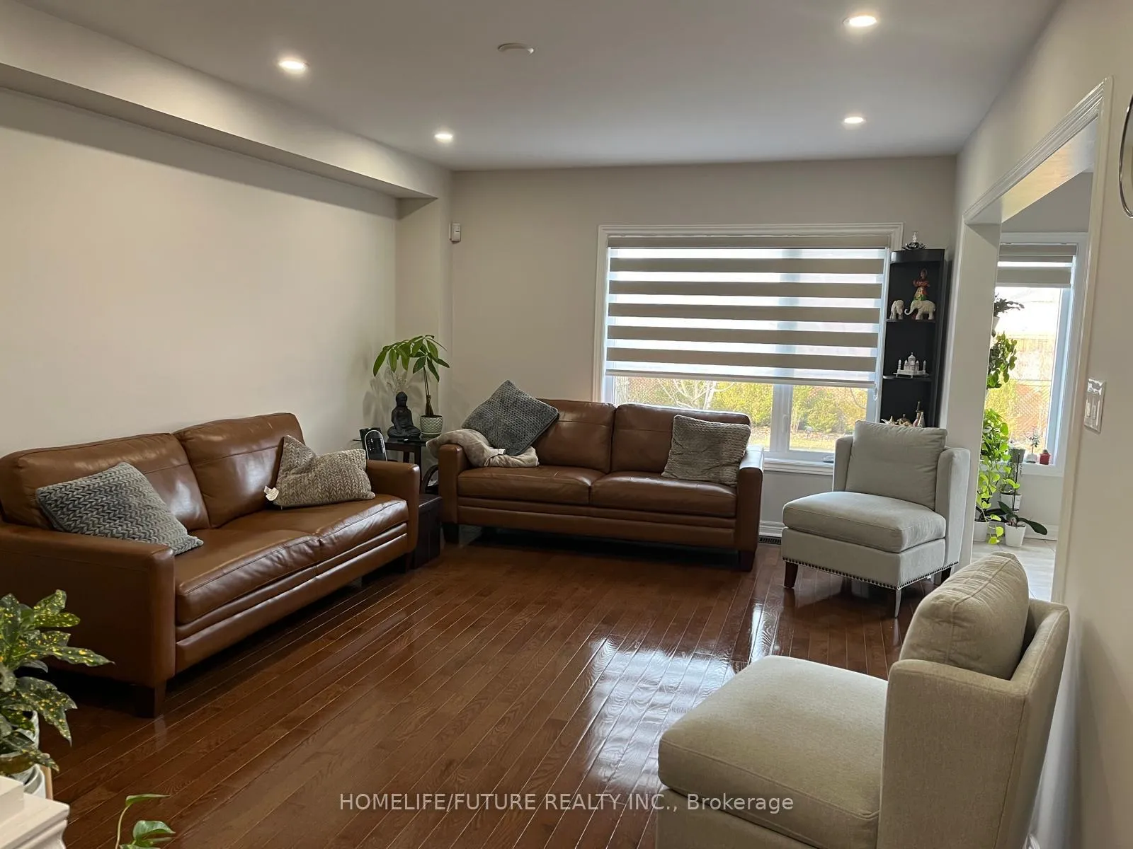 Photo 3 of 28 Puttingedge Drive, Whitby, Rolling Acres — HOMEH
