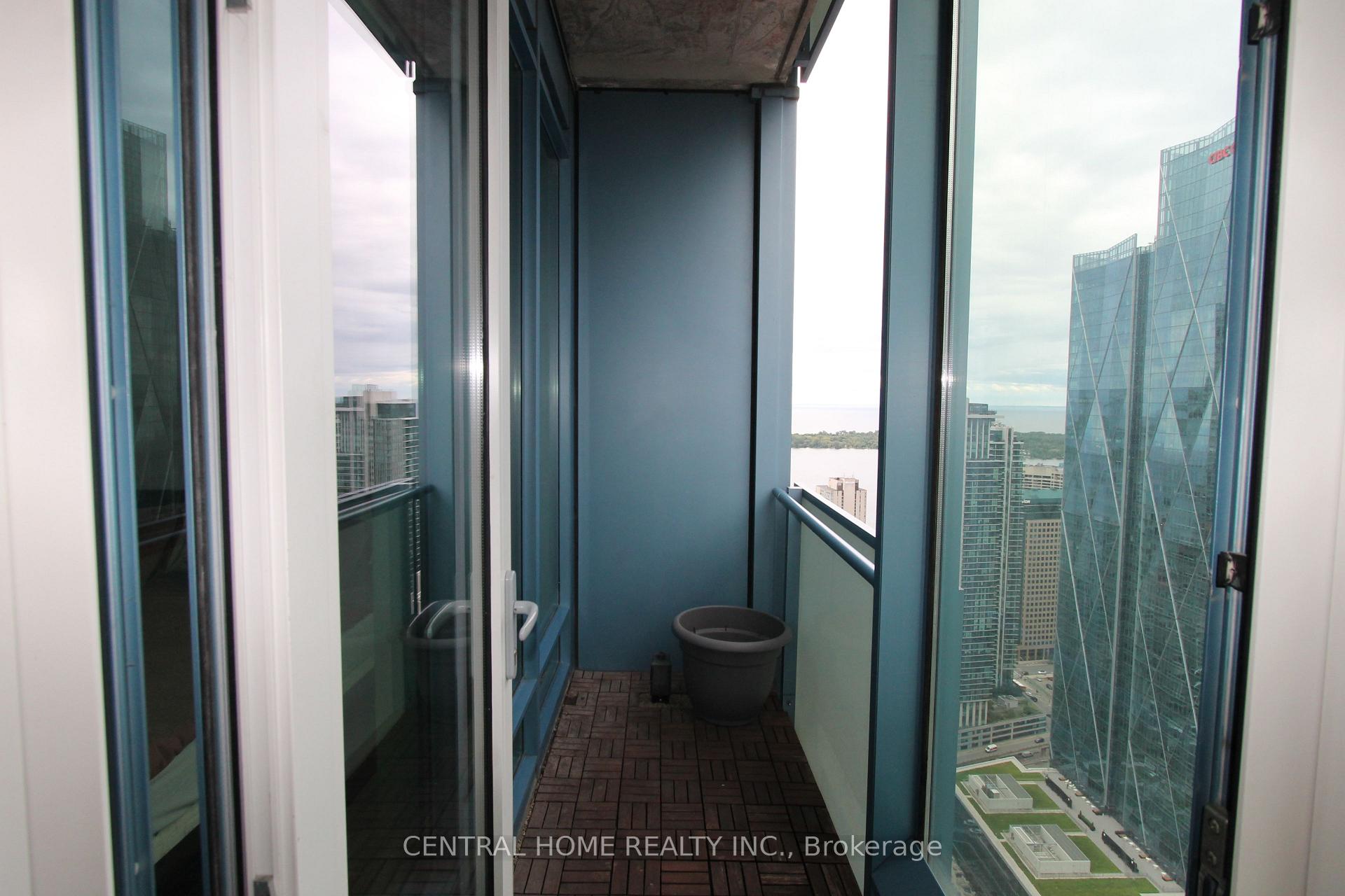 Photo 4 of Unit 5503, 8 The Esplanade, Toronto, Waterfront Communities — HOMEH