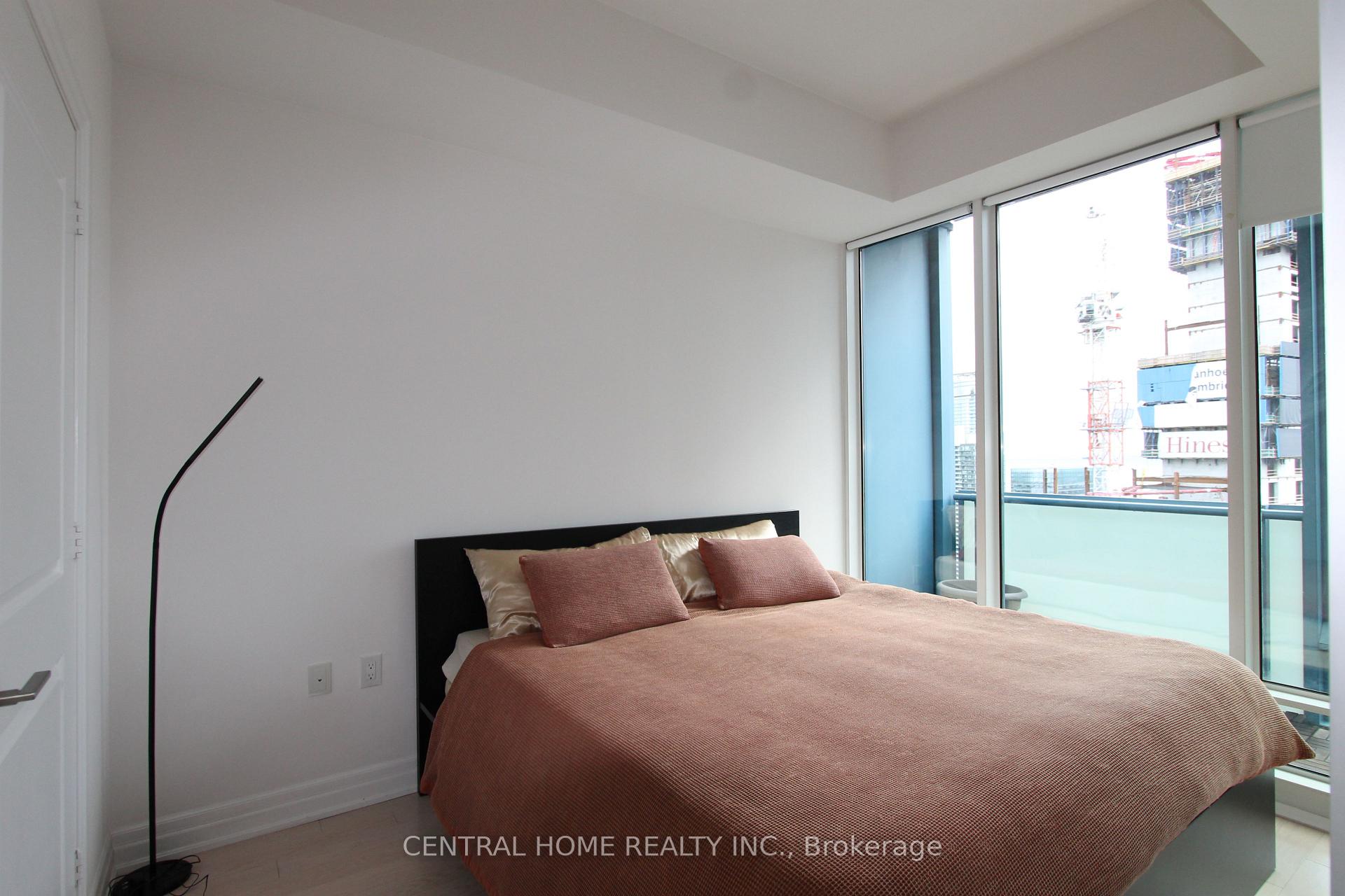 Photo 8 of Unit 5503, 8 The Esplanade, Toronto, Waterfront Communities — HOMEH