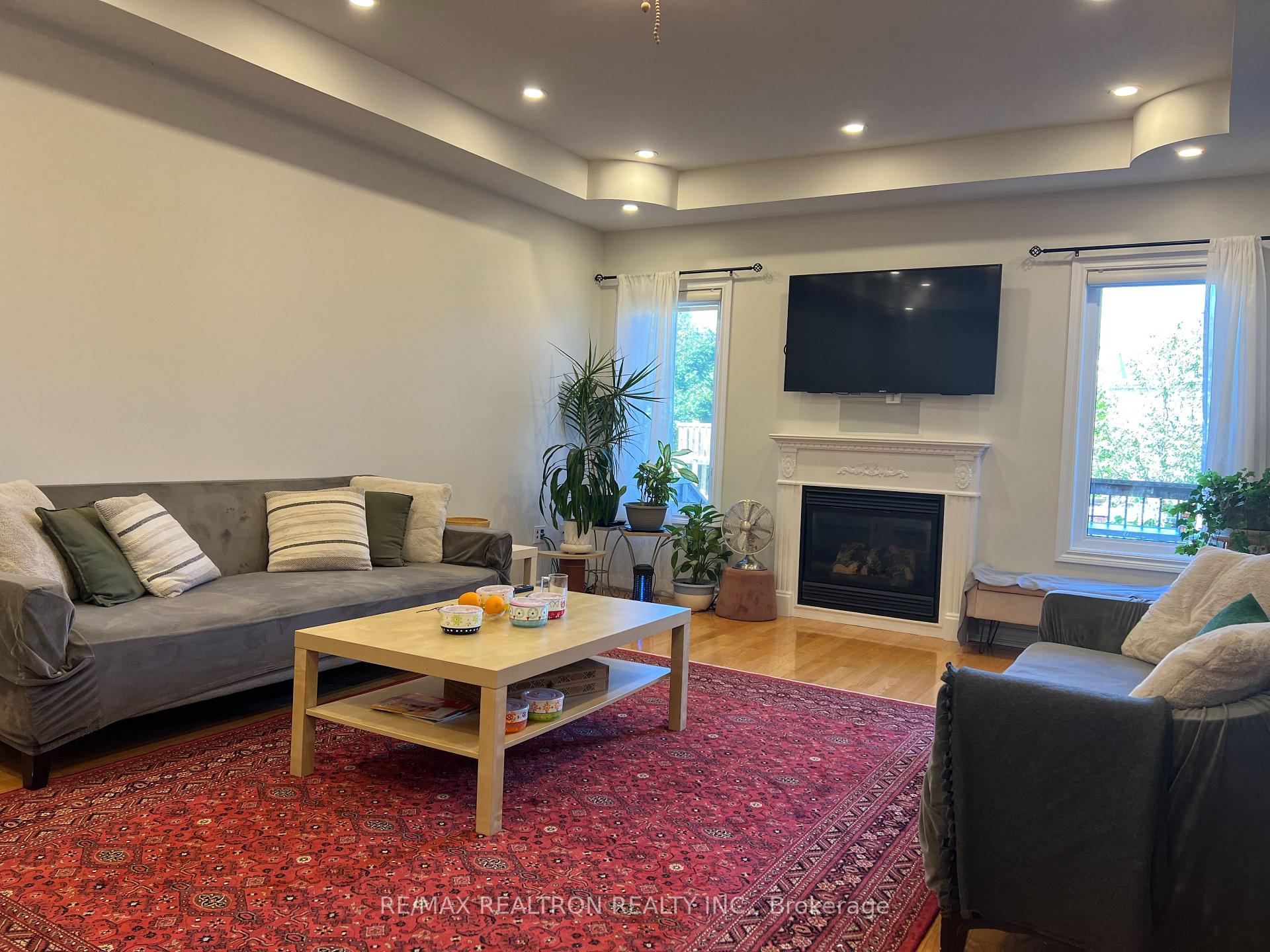 Photo 4 of 279 Zokol Drive, Aurora, Bayview Northeast — HOMEH