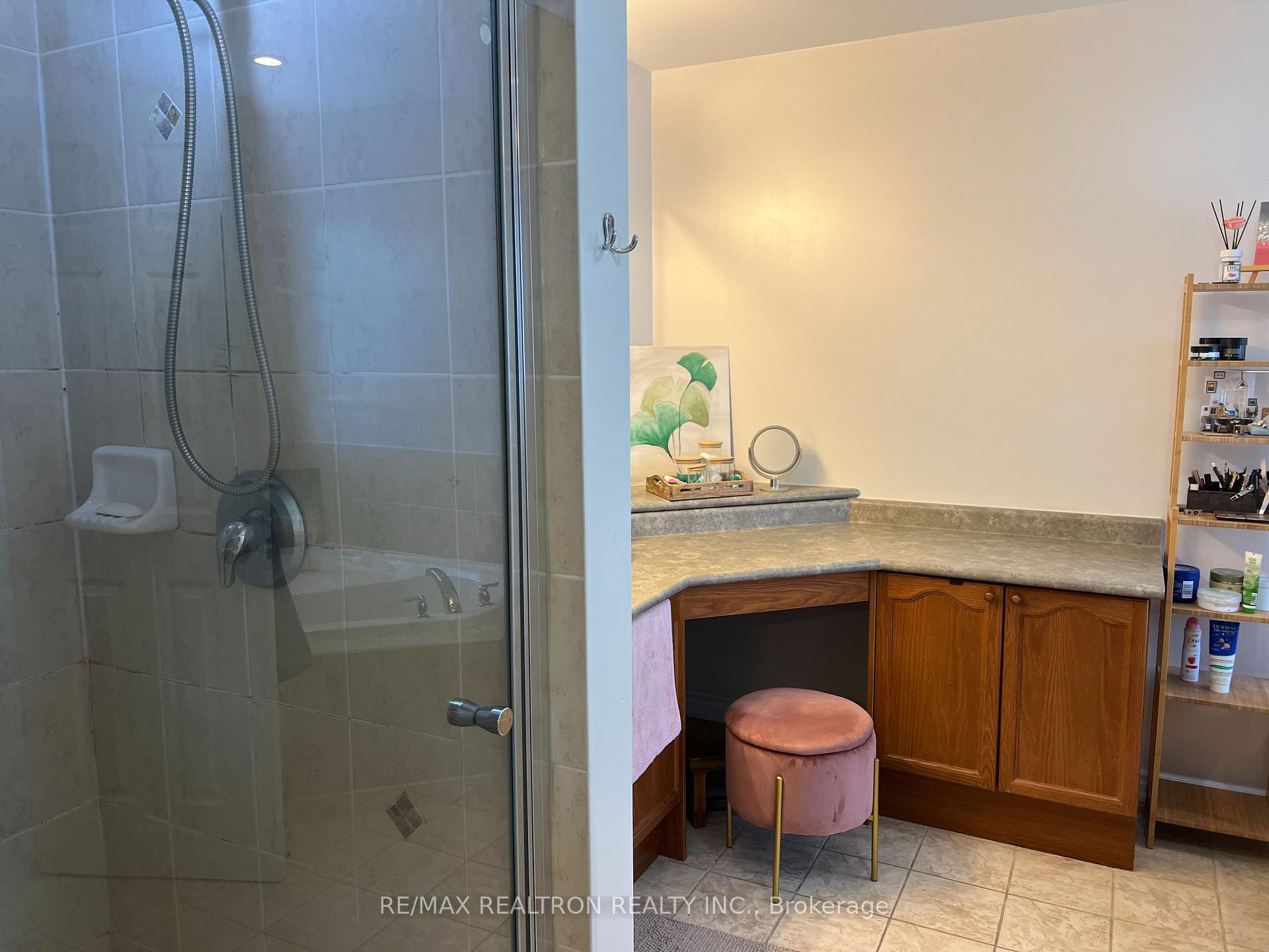 Photo 10 of 279 Zokol Drive, Aurora, Bayview Northeast — HOMEH