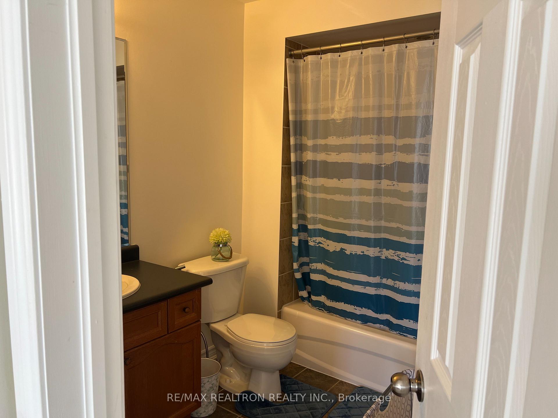 Photo 11 of 279 Zokol Drive, Aurora, Bayview Northeast — HOMEH