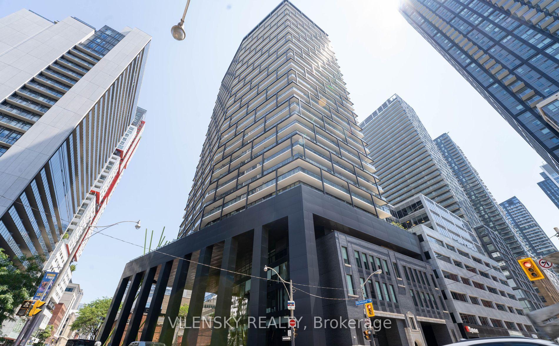 Front of Unit 3311, 125 Peter Street