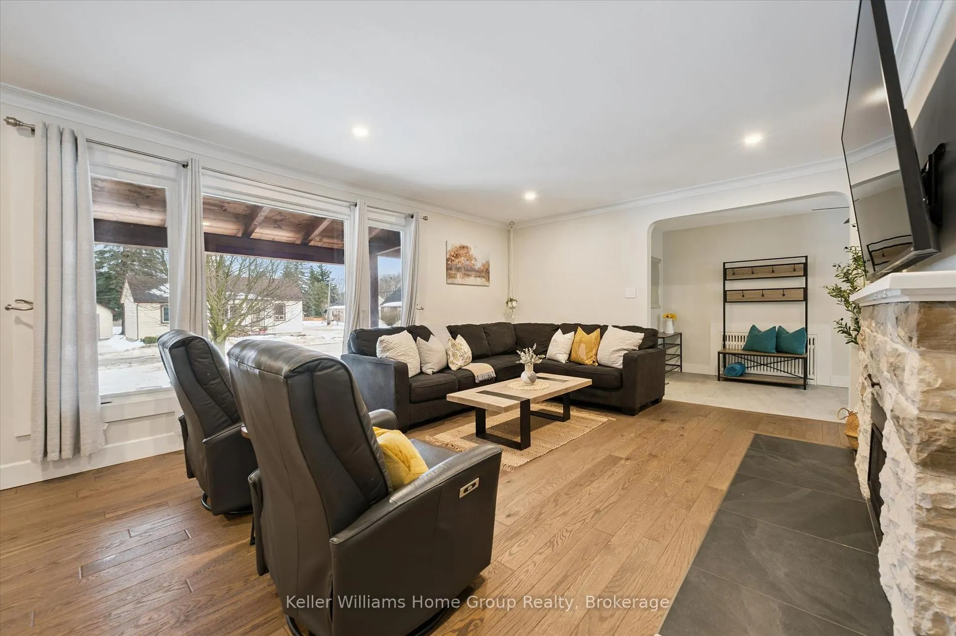 Photo 12 of 195 Forfar Street W, Centre Wellington, Fergus — HOMEH