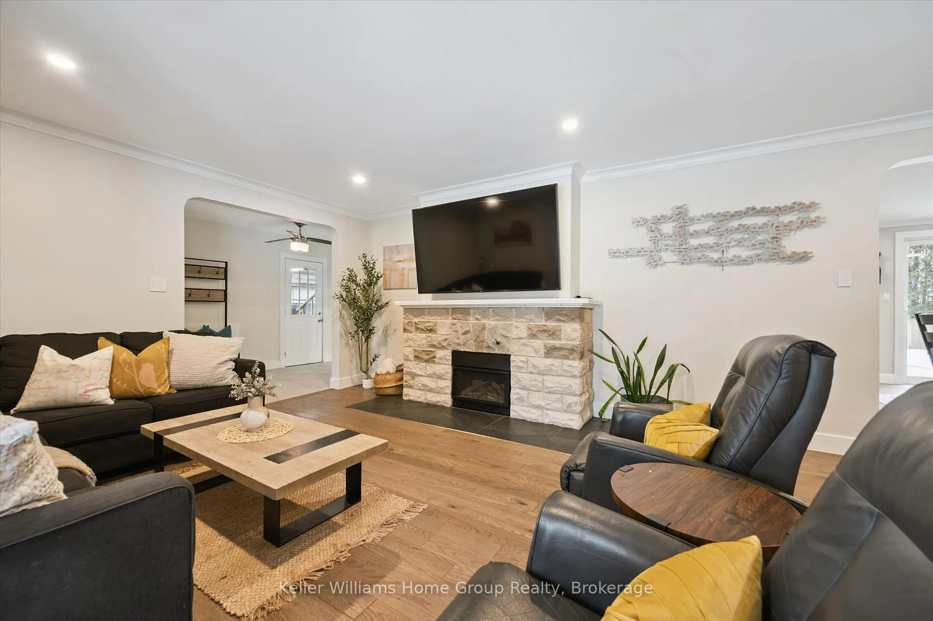 Photo 13 of 195 Forfar Street W, Centre Wellington, Fergus — HOMEH