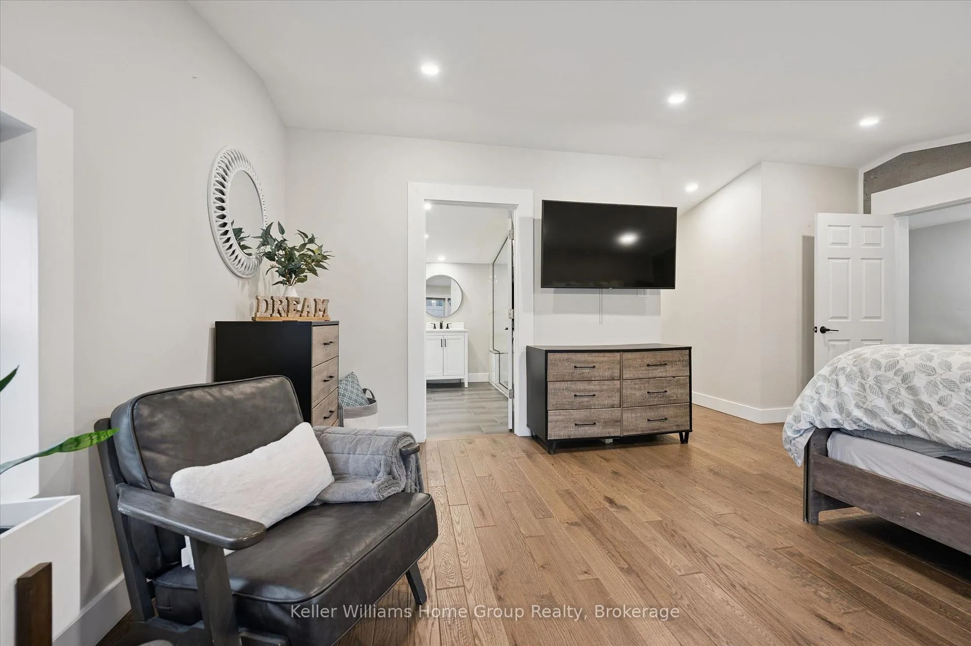 Photo 27 of 195 Forfar Street W, Centre Wellington, Fergus — HOMEH