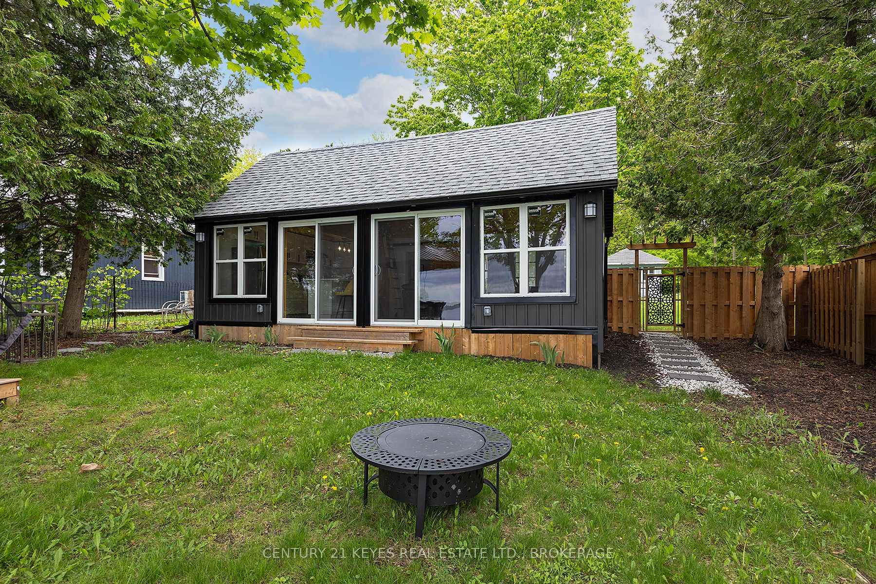 Photo 5 of 38 Dark Island Lane, Gananoque — HOMEH