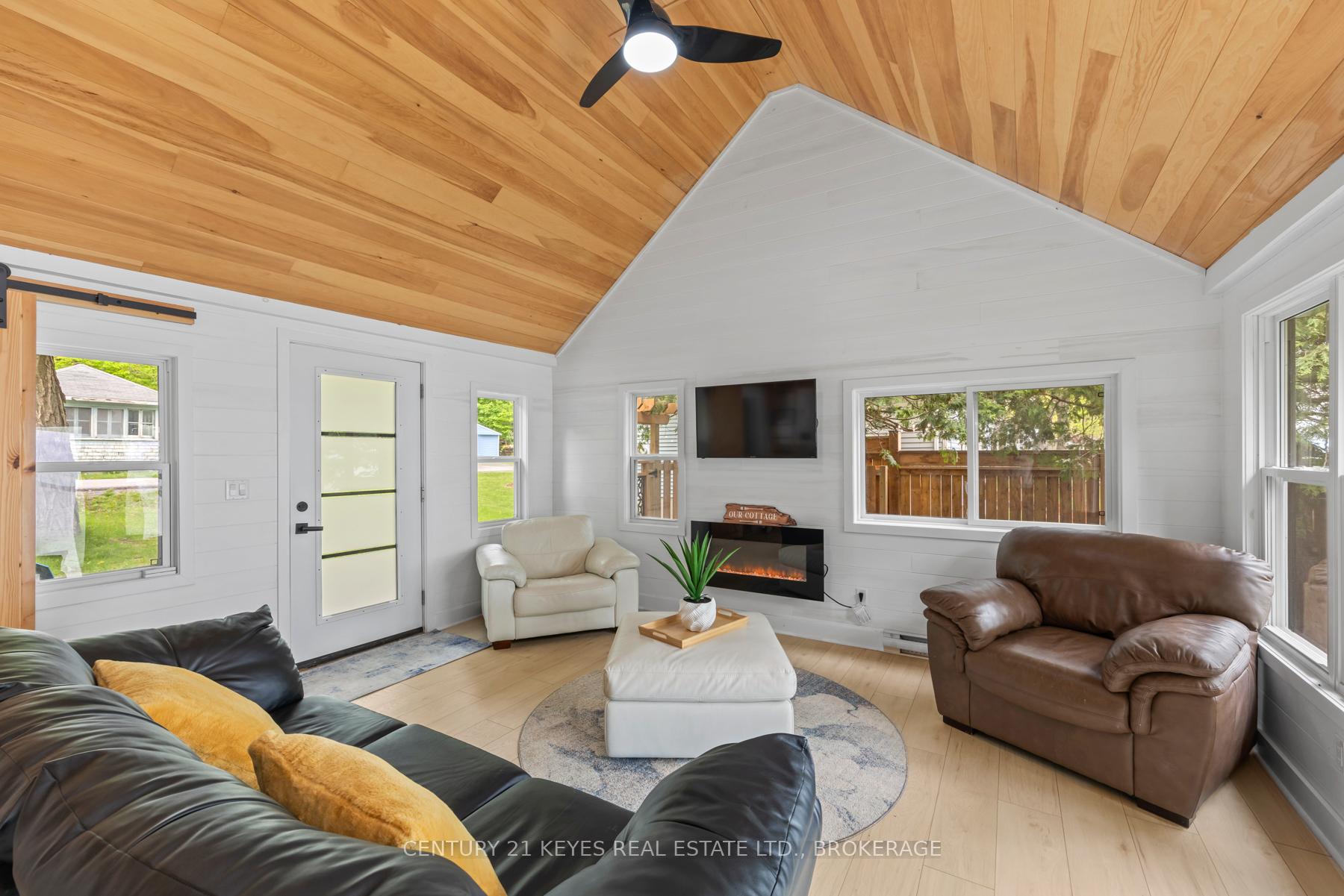 Photo 17 of 38 Dark Island Lane, Gananoque — HOMEH