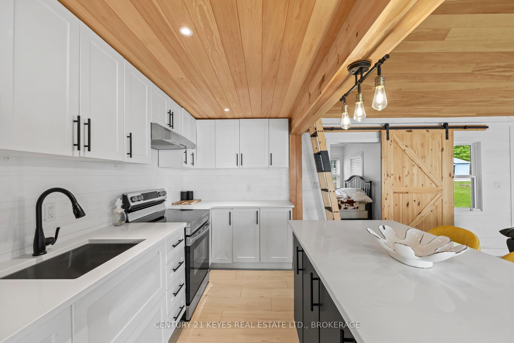 Photo 21 of 38 Dark Island Lane, Gananoque — HOMEH