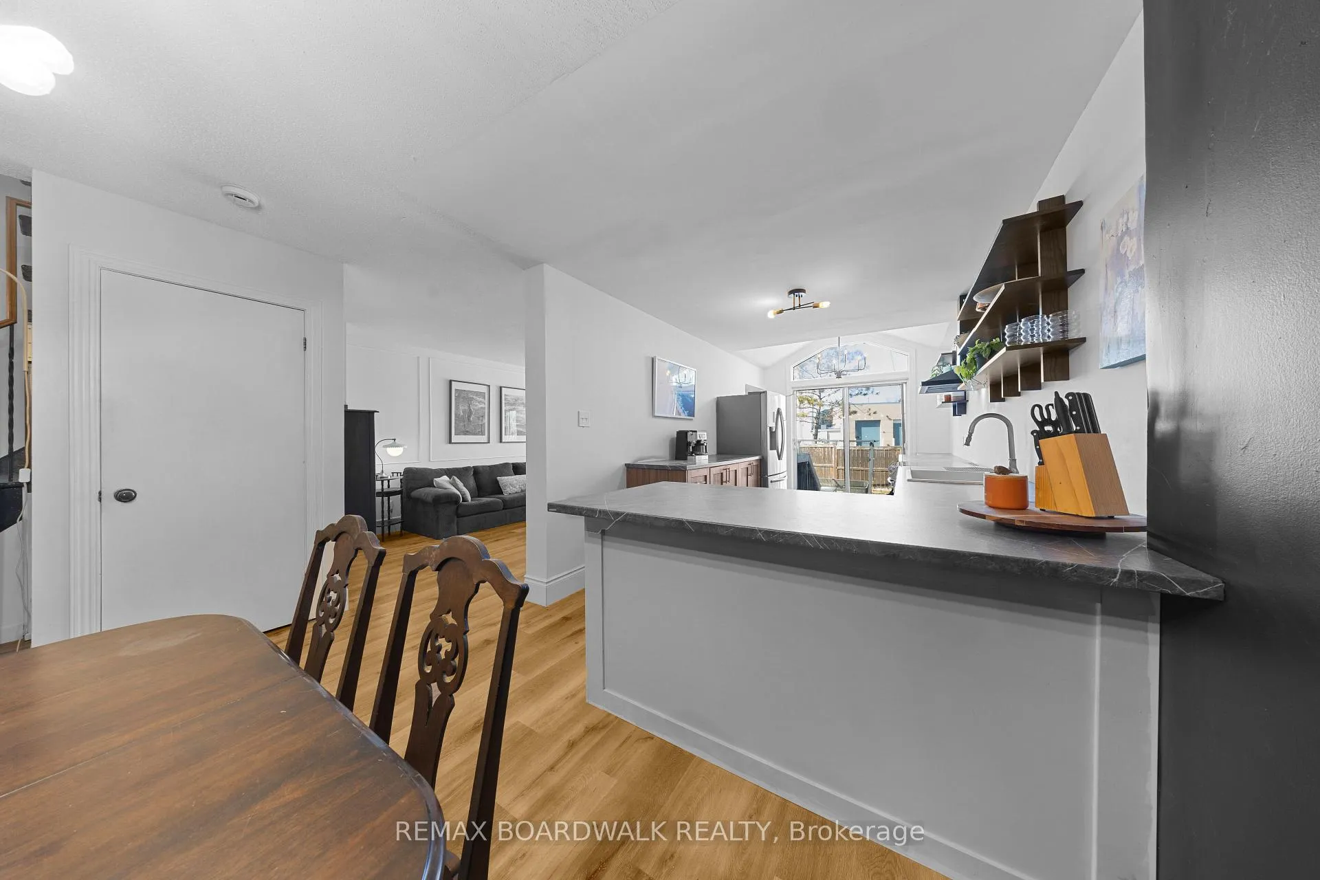 Photo 7 of 567 Latour Crescent, Ottawa, Fallingbrook/Gardenway South — HOMEH