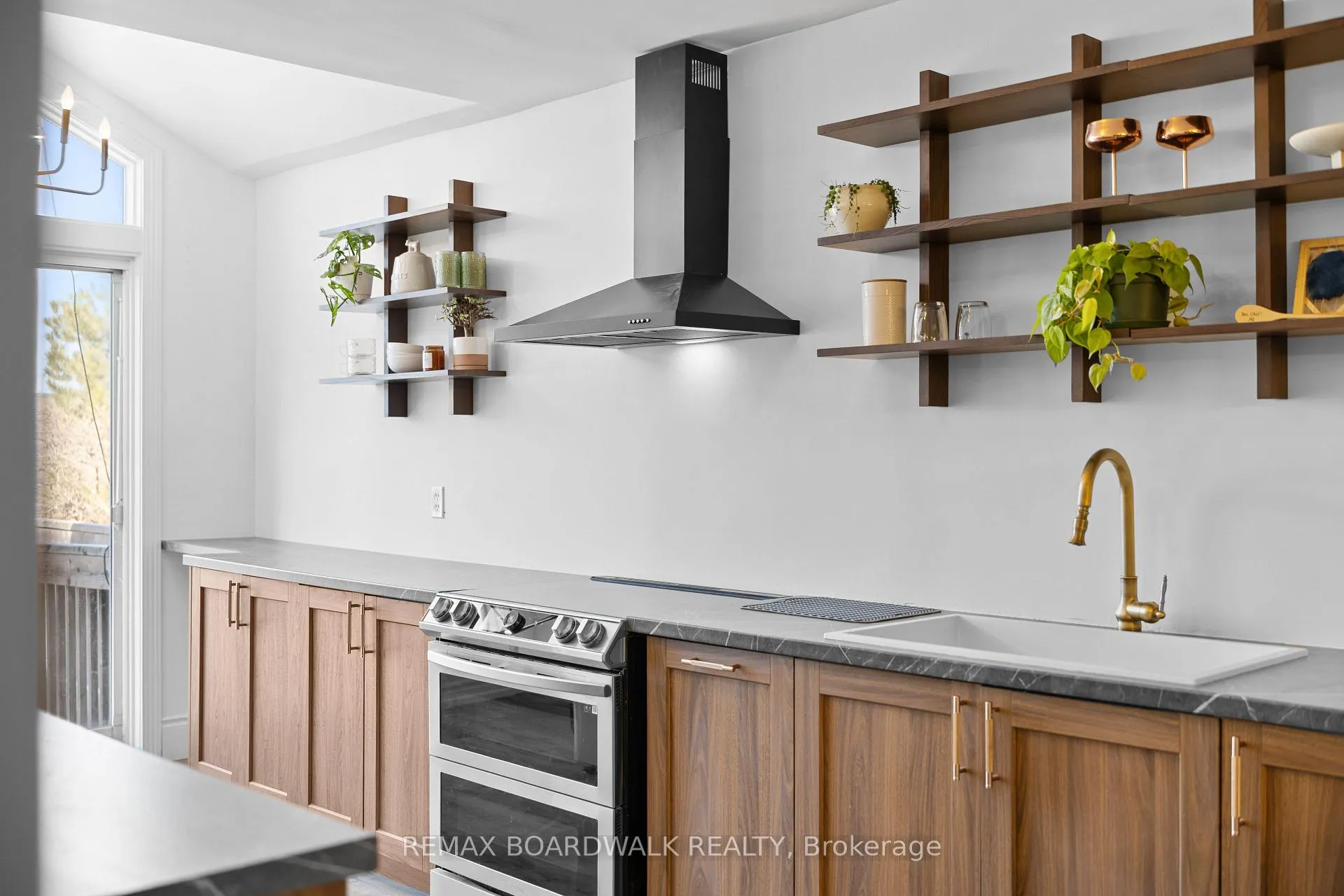 Photo 8 of 567 Latour Crescent, Ottawa, Fallingbrook/Gardenway South — HOMEH
